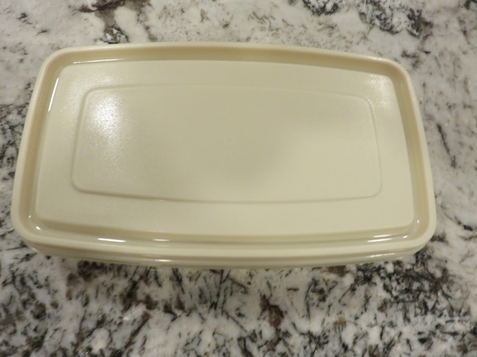 VTG Rubbermaid Servin Saver #5 Container Clear w/Almond Lid 4 Cups 940ml EUC