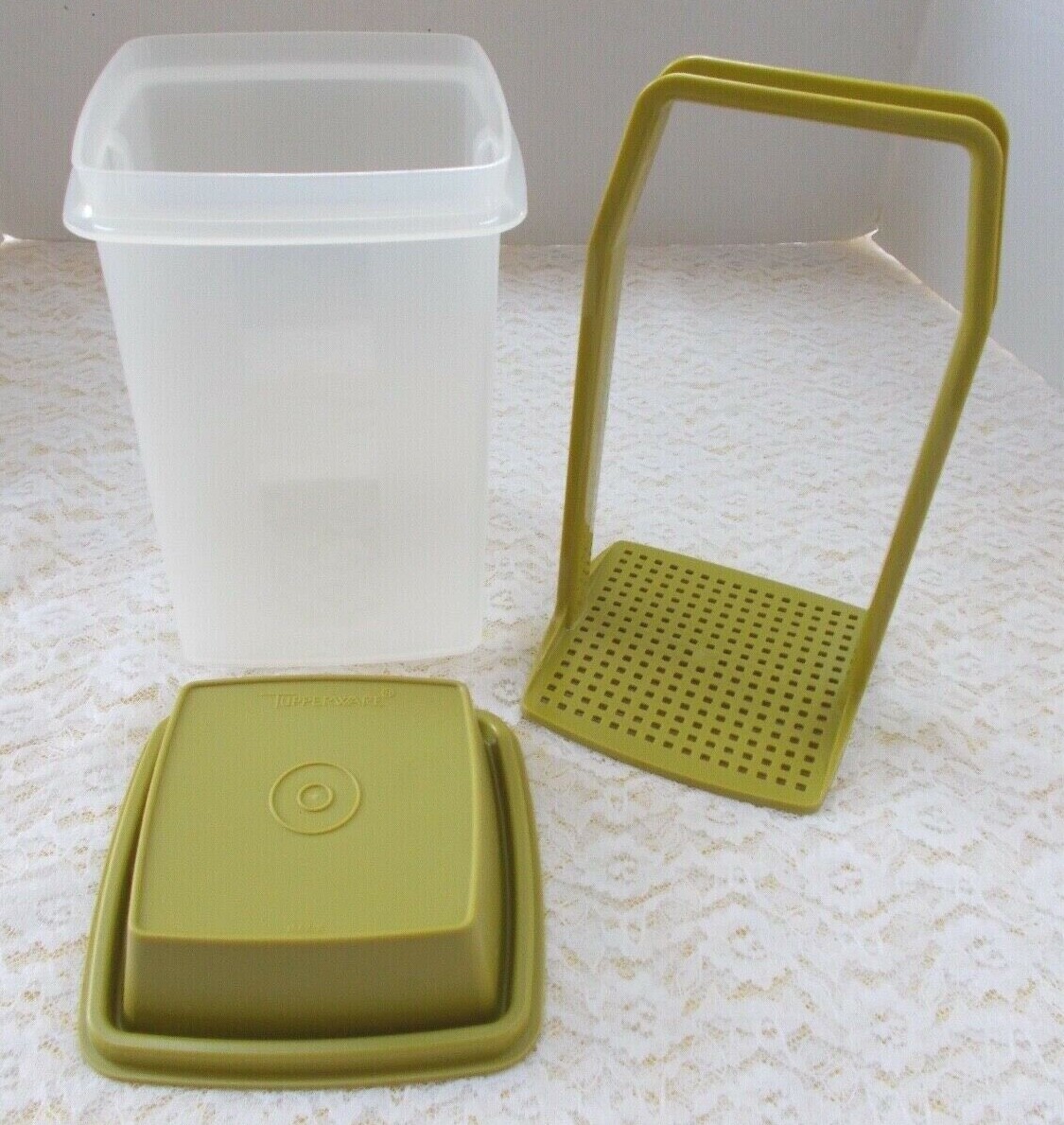 Vintage Pickle Keeper #1560-4 -3Pc.AvacadoTop w/White/Clear Bottom – 8 1/4″ Tall