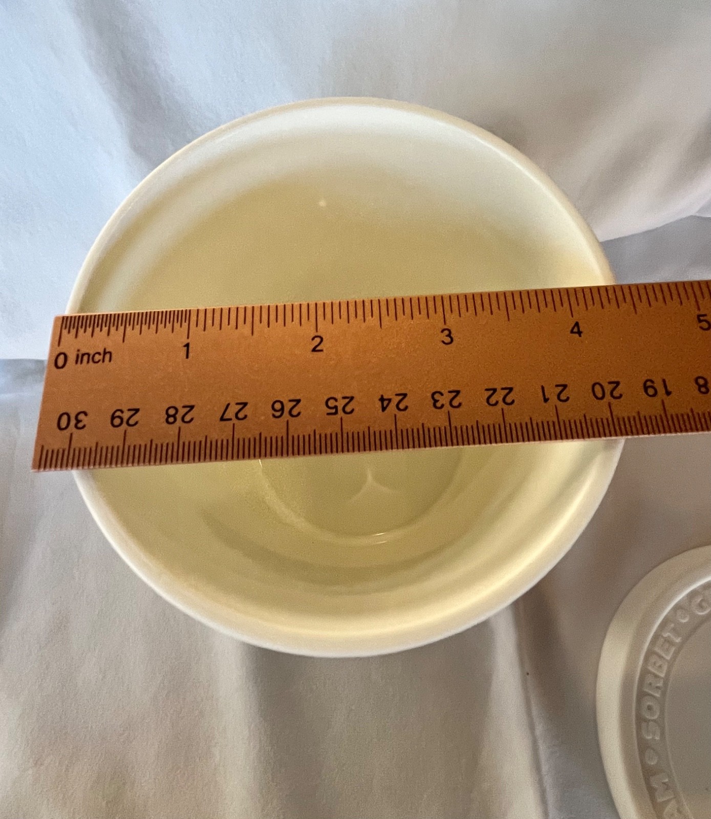 Tovolo 1 Quart Ice Cream Gelato Sorbet White Tub with Red Lid