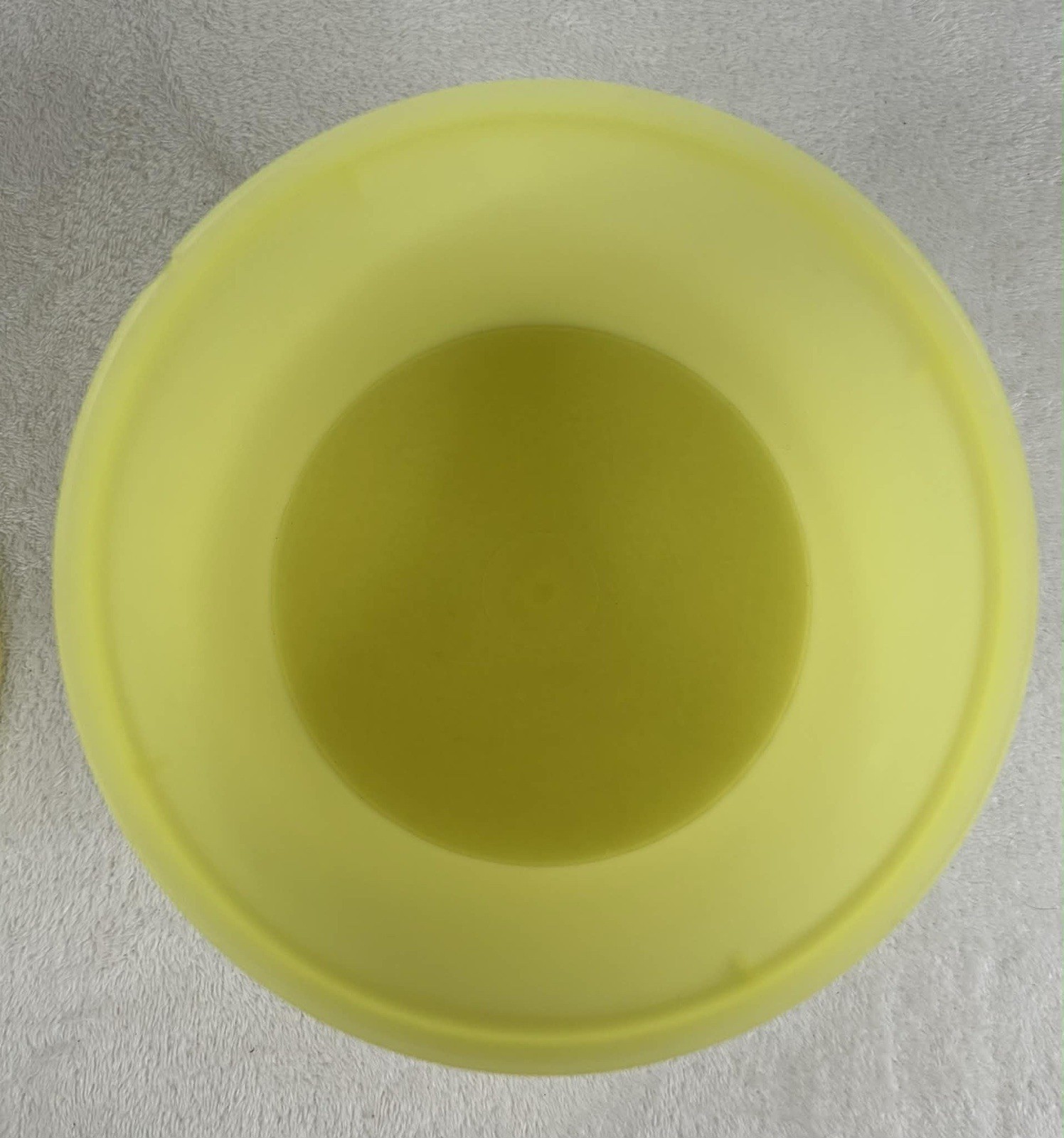 Tupperware 7″ Canister 265-6 with Tupper-Seal Lid. Yellow Vintage Container