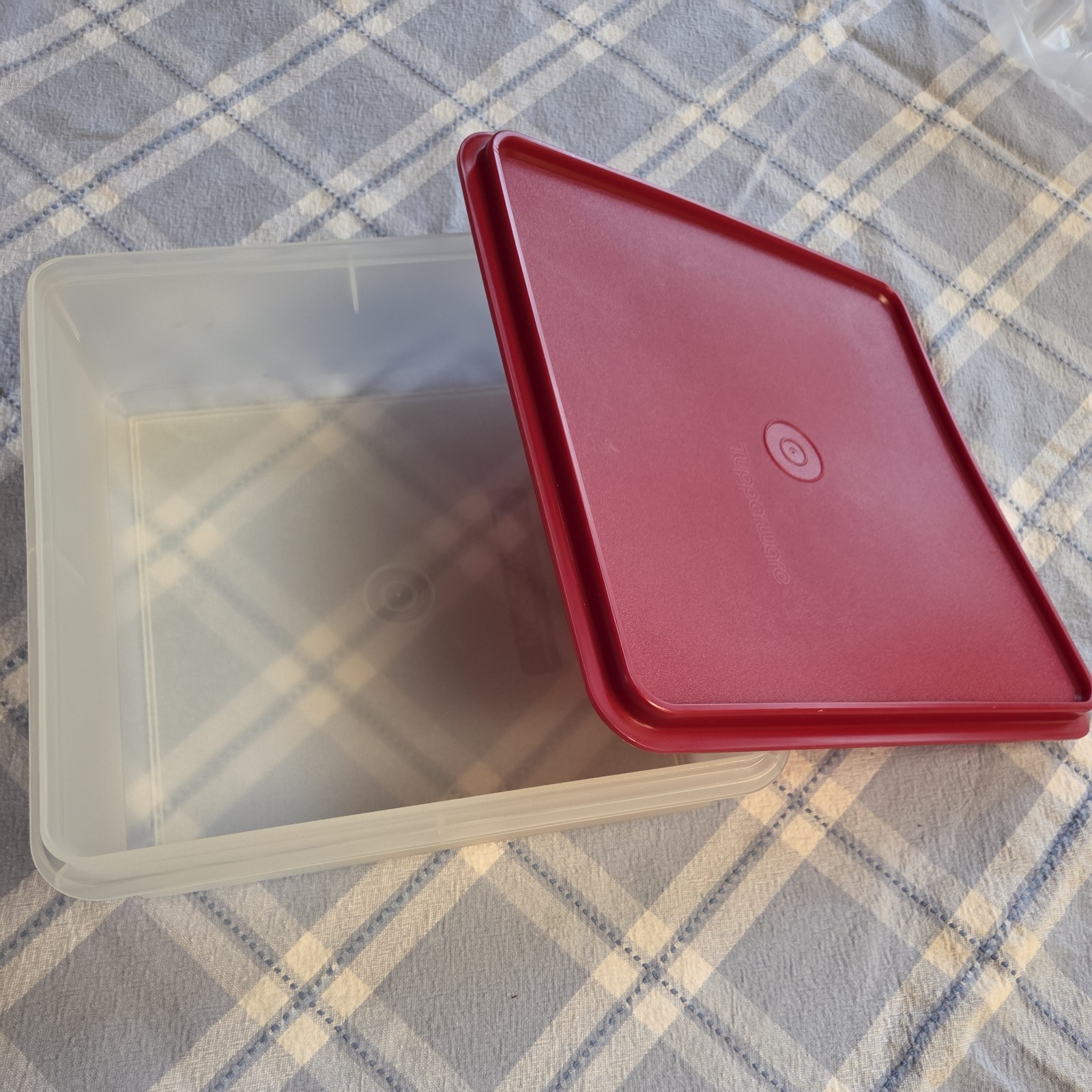 Vintage Tupperware Paprika Red Square Snack Keeper 9 x 9″ #514 Seal / Lid