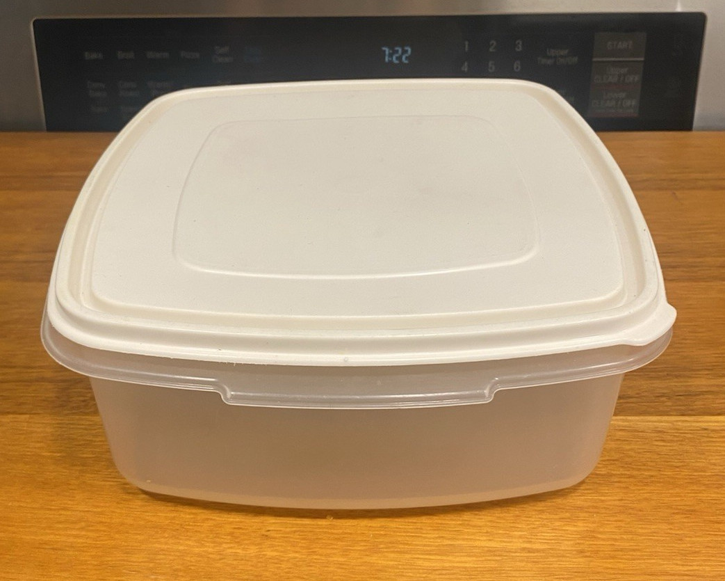 Tupperware ServIn Saver #4 19 cups 4.5L square Food Storage Container Almond Lid