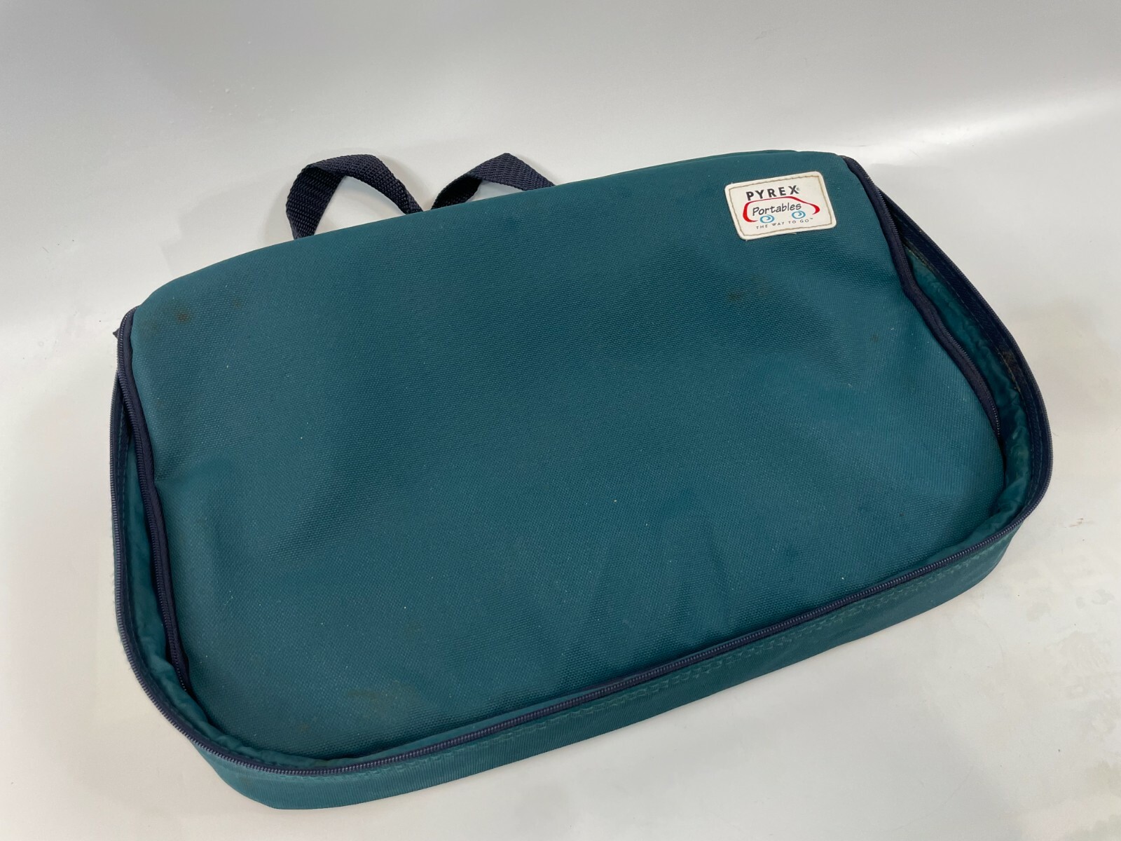 Vintage Pyrex 233-S 13 X 9 X 2 To-Go Casserole Dish w/ Lid Thermal Carry Bag