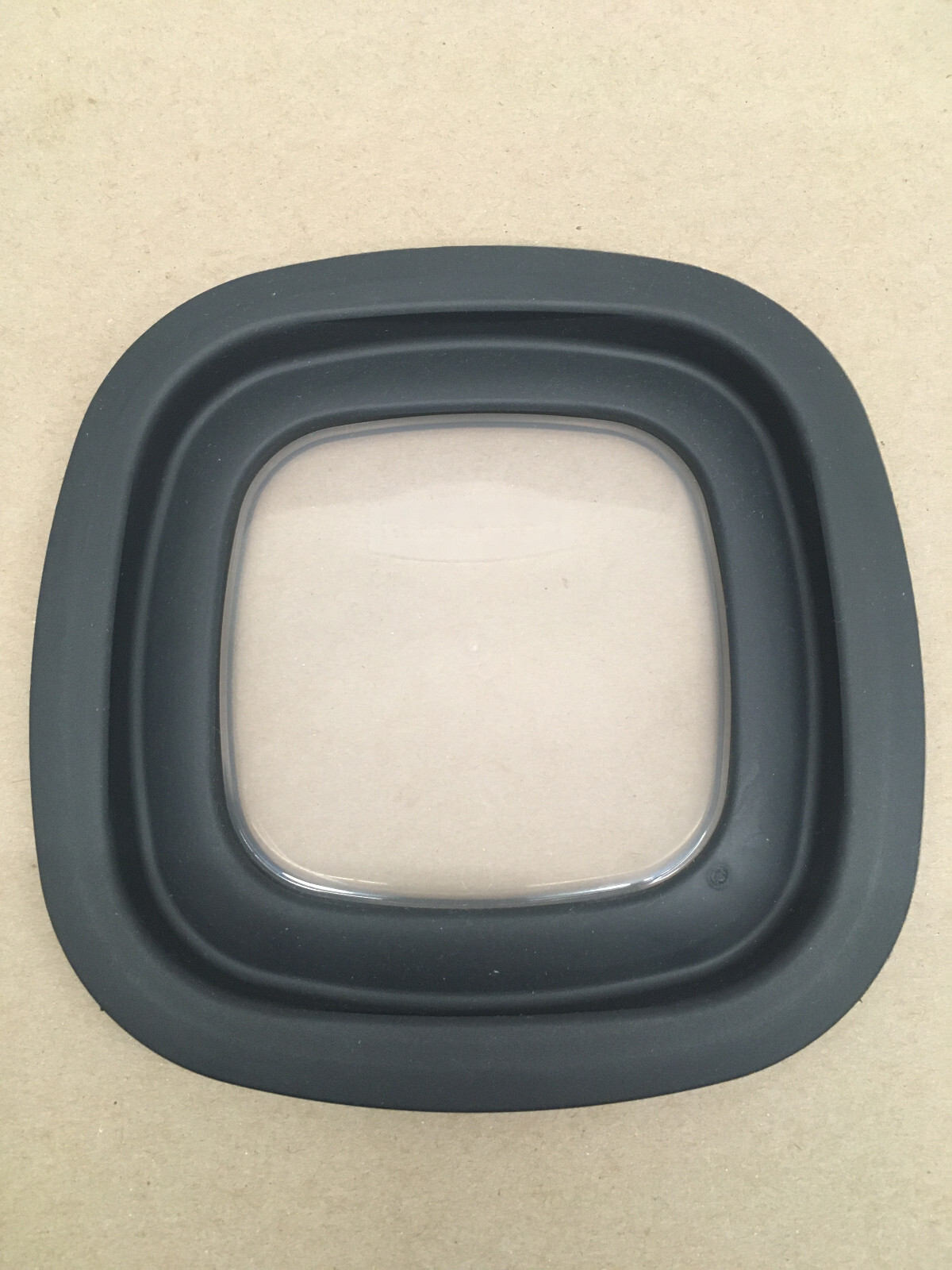 New Rubbermaid Premier Storage Container Lid Only! Black 7″ 10M3M4