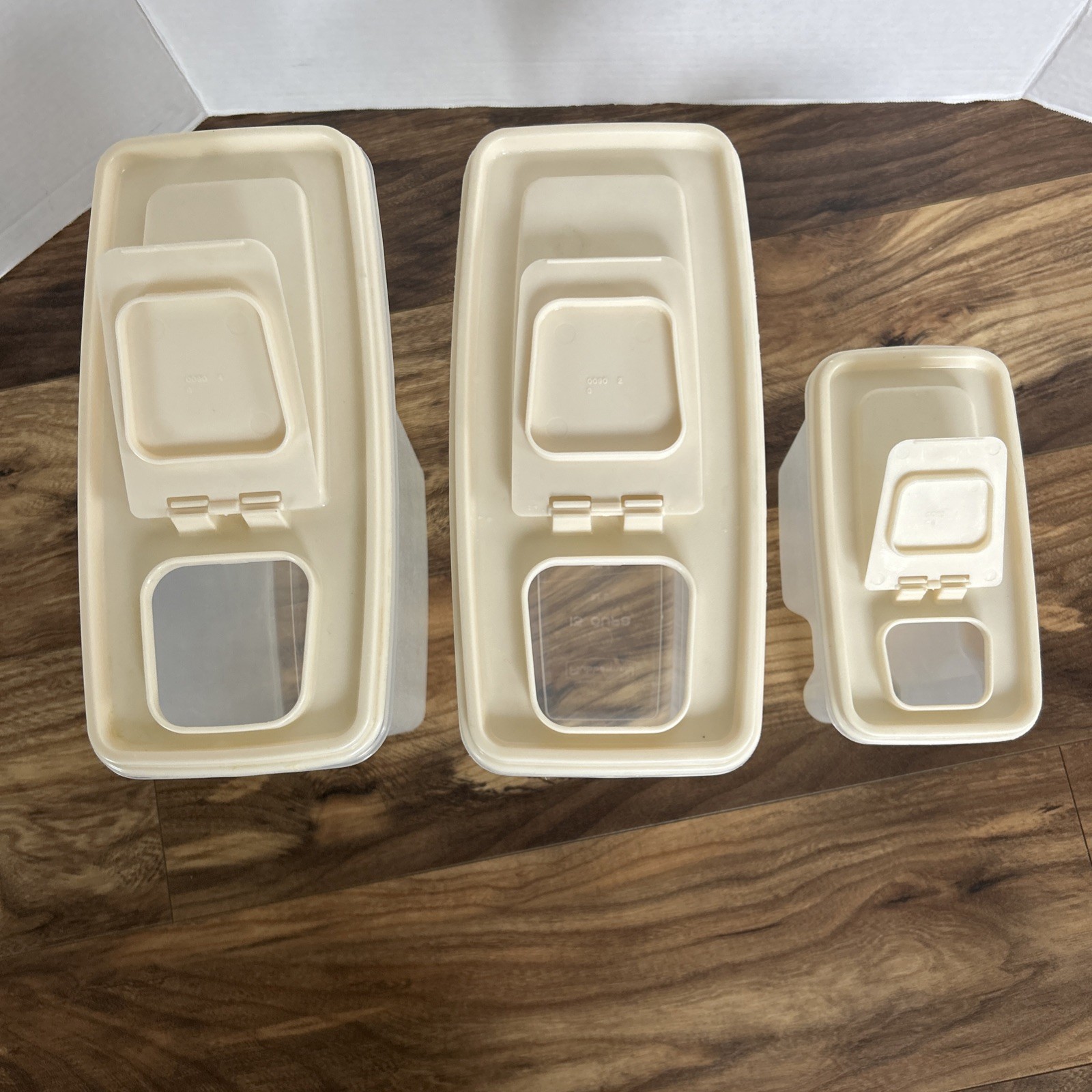Set of 3 Rubbermaid Servin Saver Cereal Storage Containers w/Almond Lids 3# & 4#