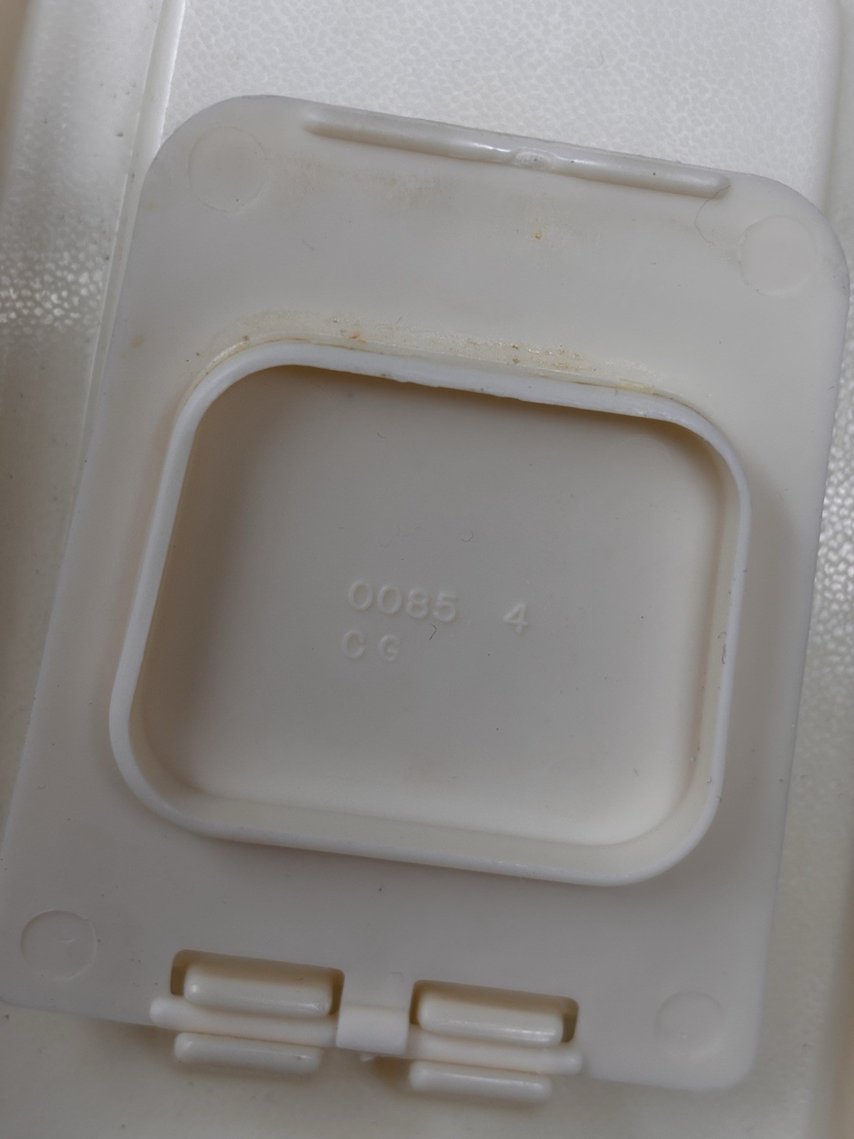 Vtg 6” Rubbermaid Servin Saver 4 Cup Food Storage Containers Set Of 2 Flip Top
