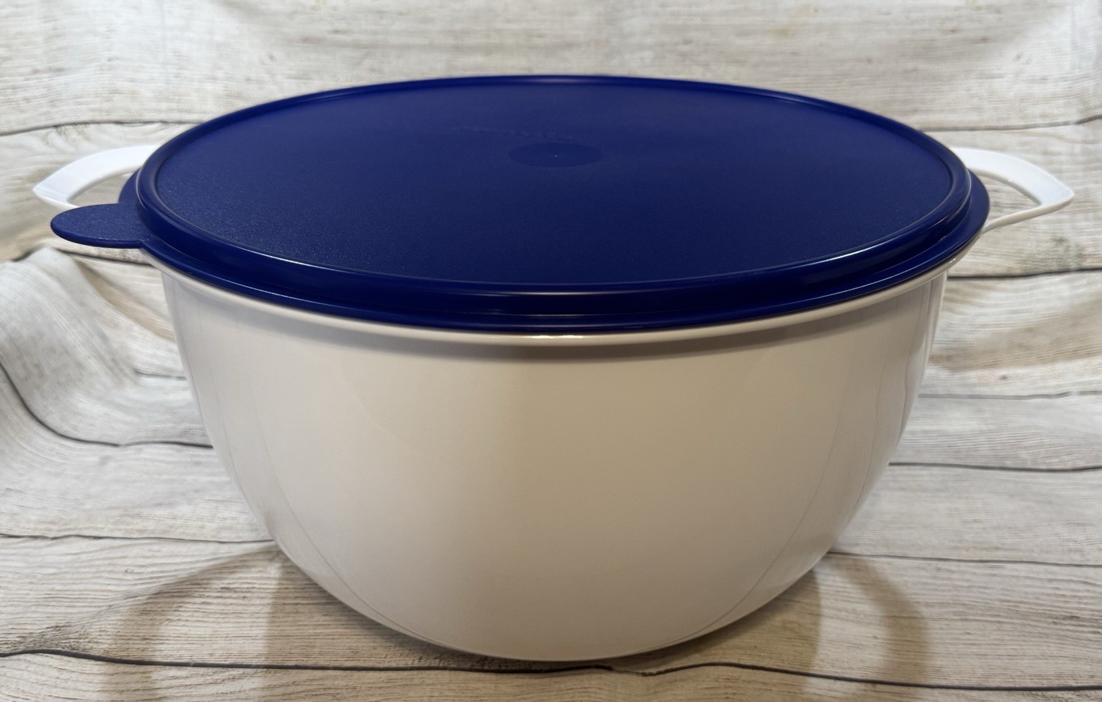 Tupperware Thatsa Mega Bowl White with Blue Lid Double Handles 10L / 42 Cups NEW