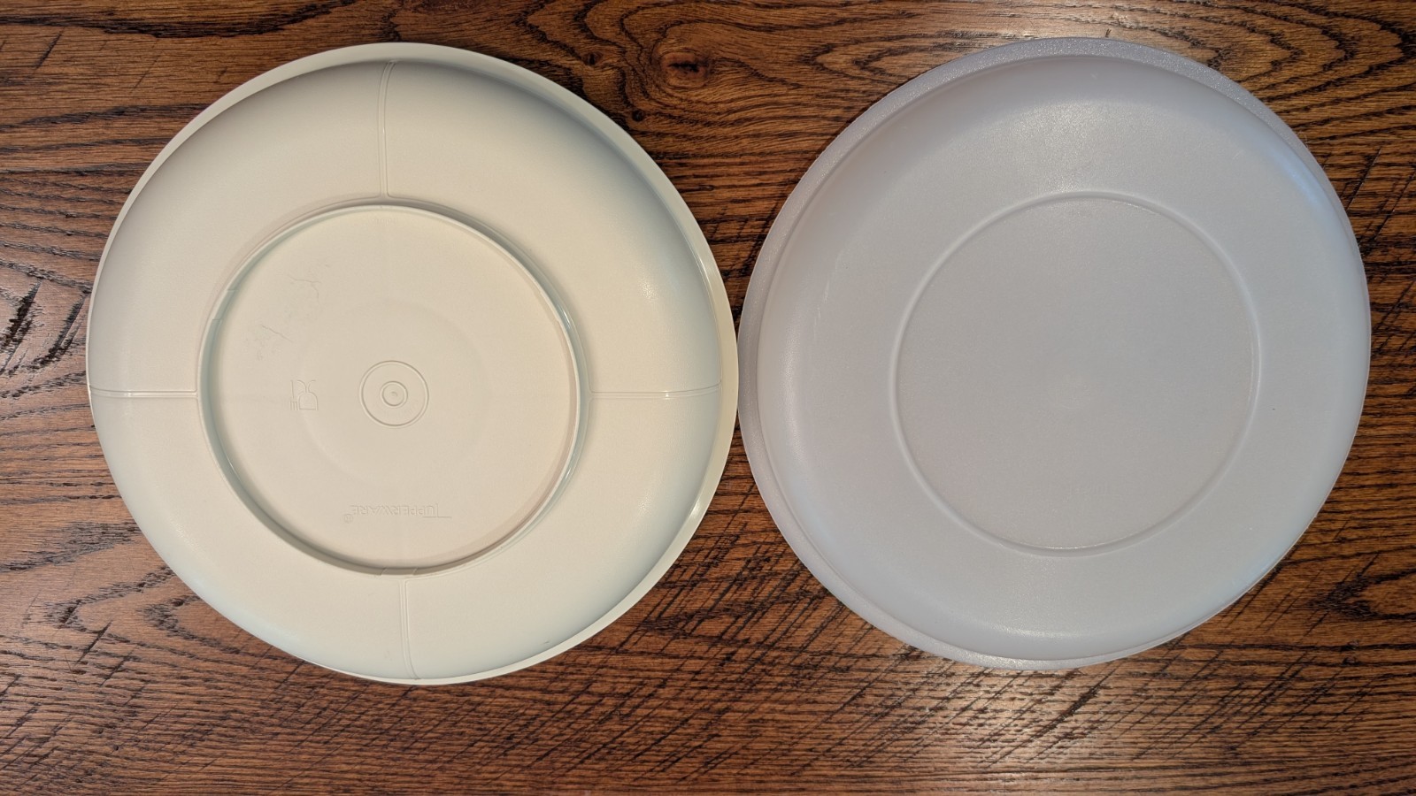 Vintage Tupperware Divided Fruit Veggie Dip Tray Dome Lid Holds Ice Beige #1709