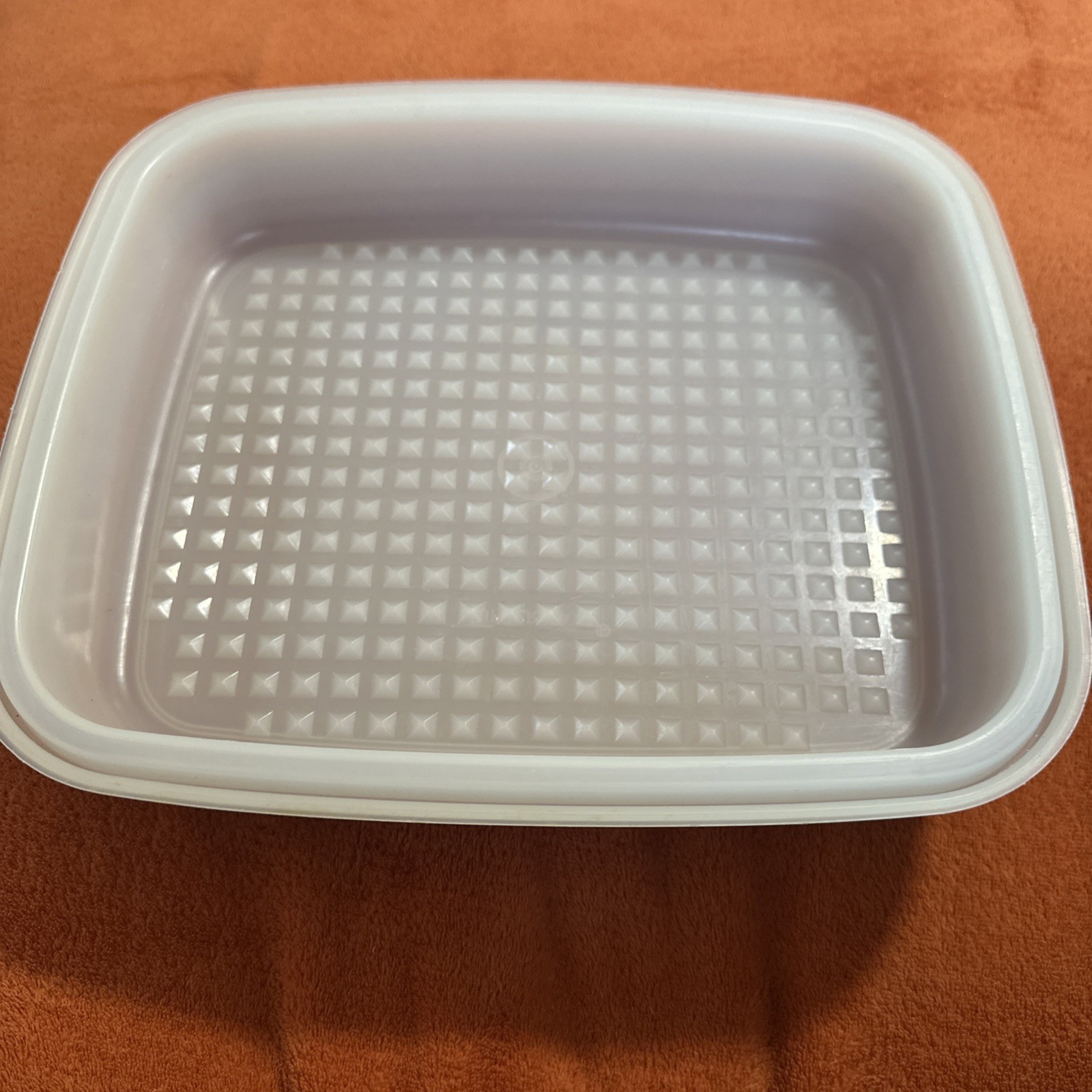 TUPPERWARE 1294-7 LARGE MARINADE TENDERIZER CONTAINER KEEPER PAPRIKA RED W/LID