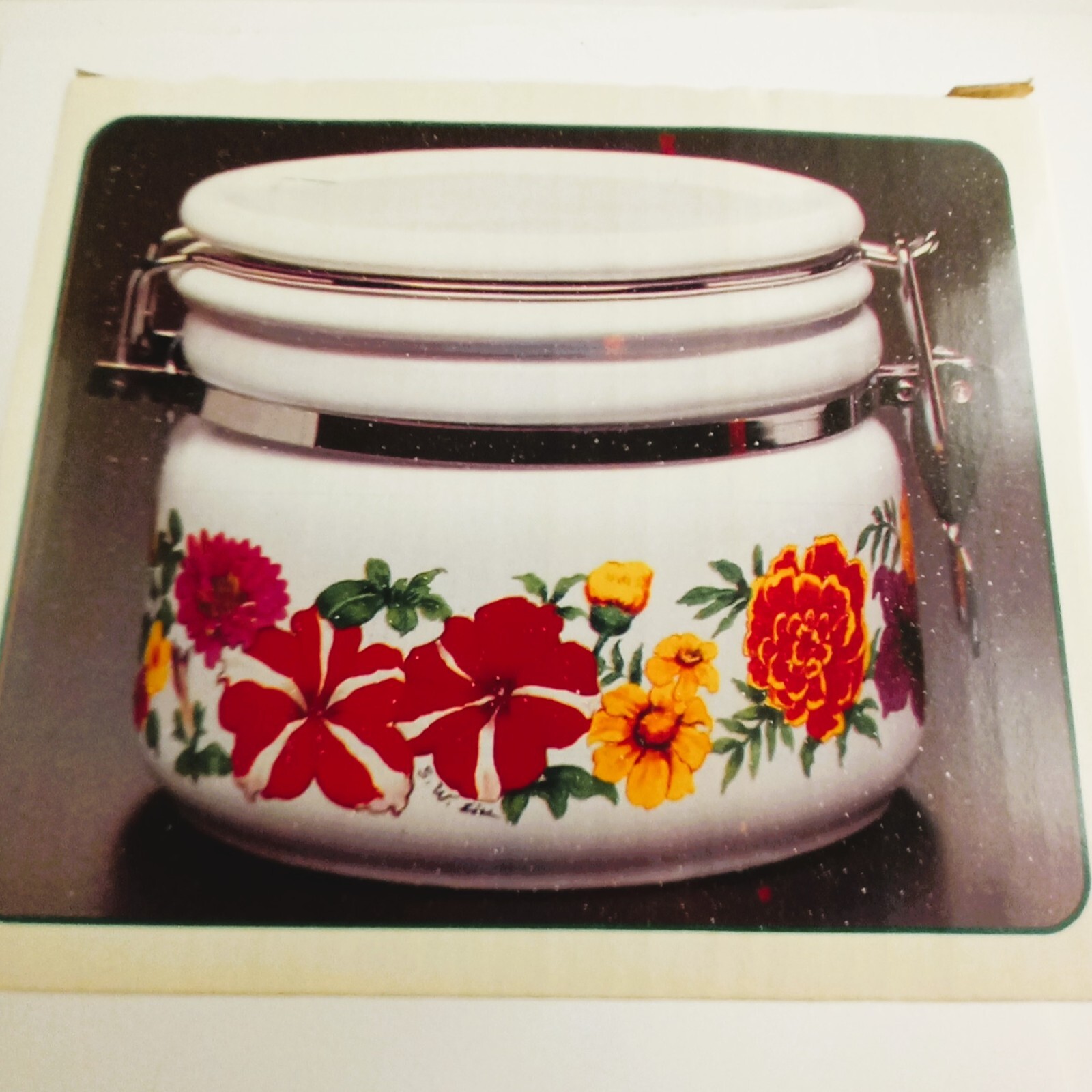Potpourri Press VTG Locking Storage Container Garden Classics Shao Wei Liu