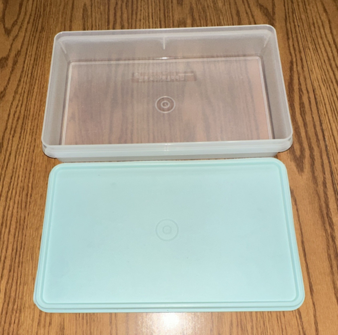 Tupperware Rectangular 8 L Food Storage Container w/AquaSnap Lid