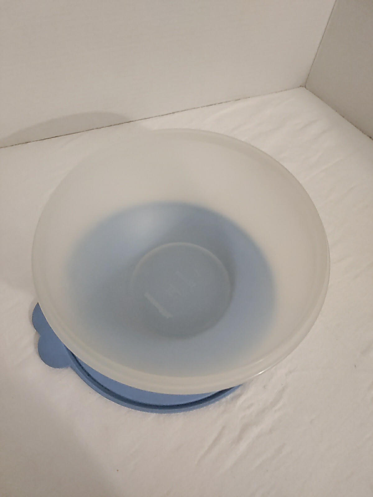 Tupperware Sheer 12 Cup Mixing Bowl 2518A-1 with BLUE 2515A-2 Lid/ 3 Liters