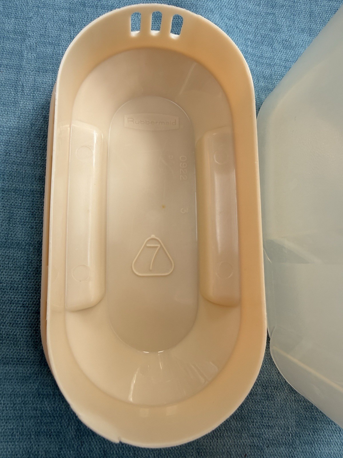 Lot of 2 Rubbermaid Slim Pitchers 2.5 & 1.5 Quart Servin Saver With Lids Vintage
