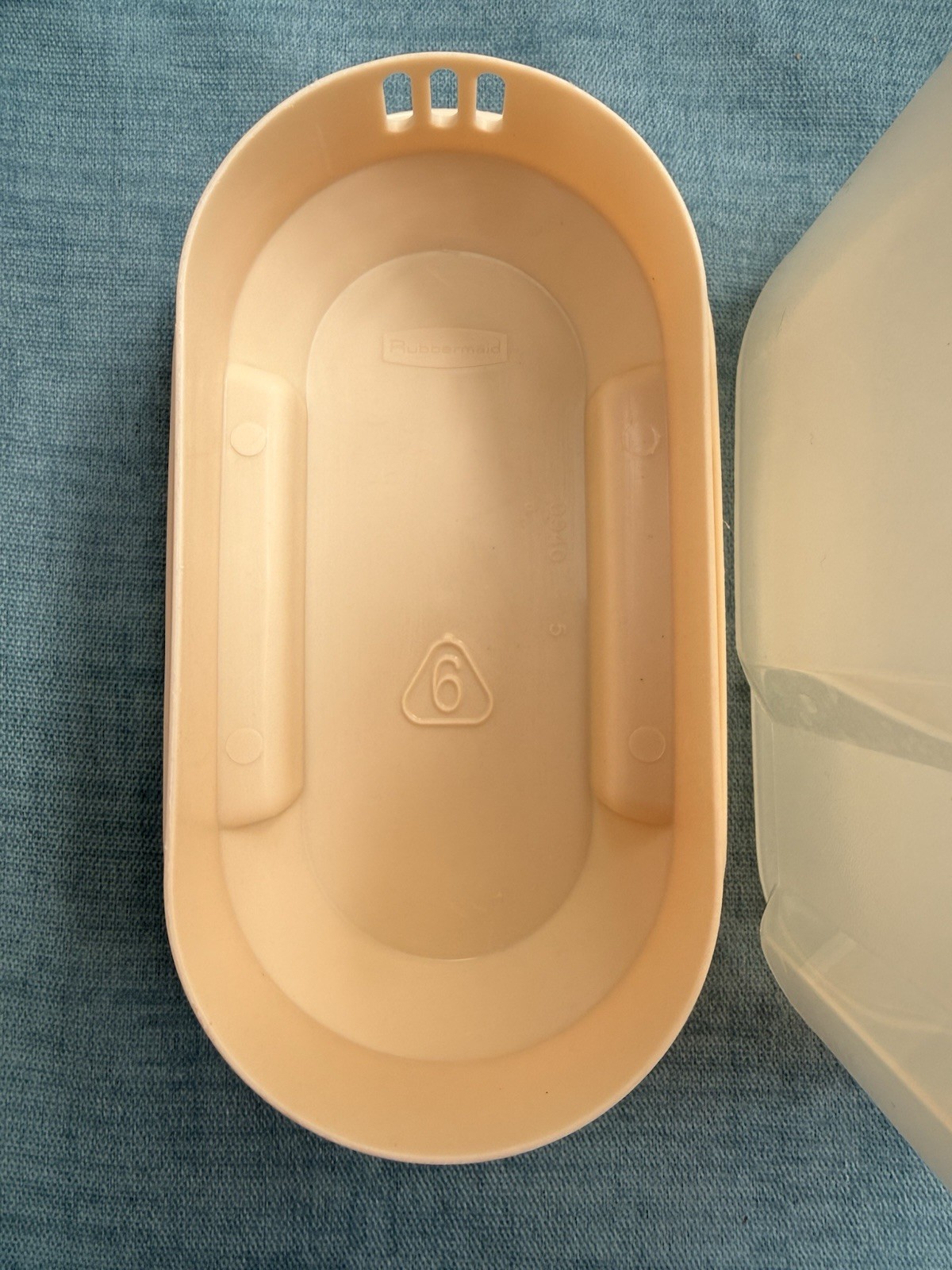 Lot of 2 Rubbermaid Slim Pitchers 2.5 & 1.5 Quart Servin Saver With Lids Vintage