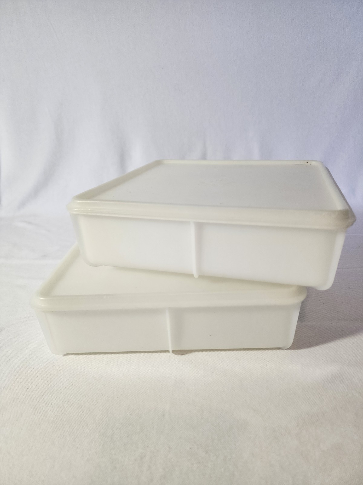 2 Vtg Eagle Super Seal Snack And Store 9 X 9 Food Storage Containers