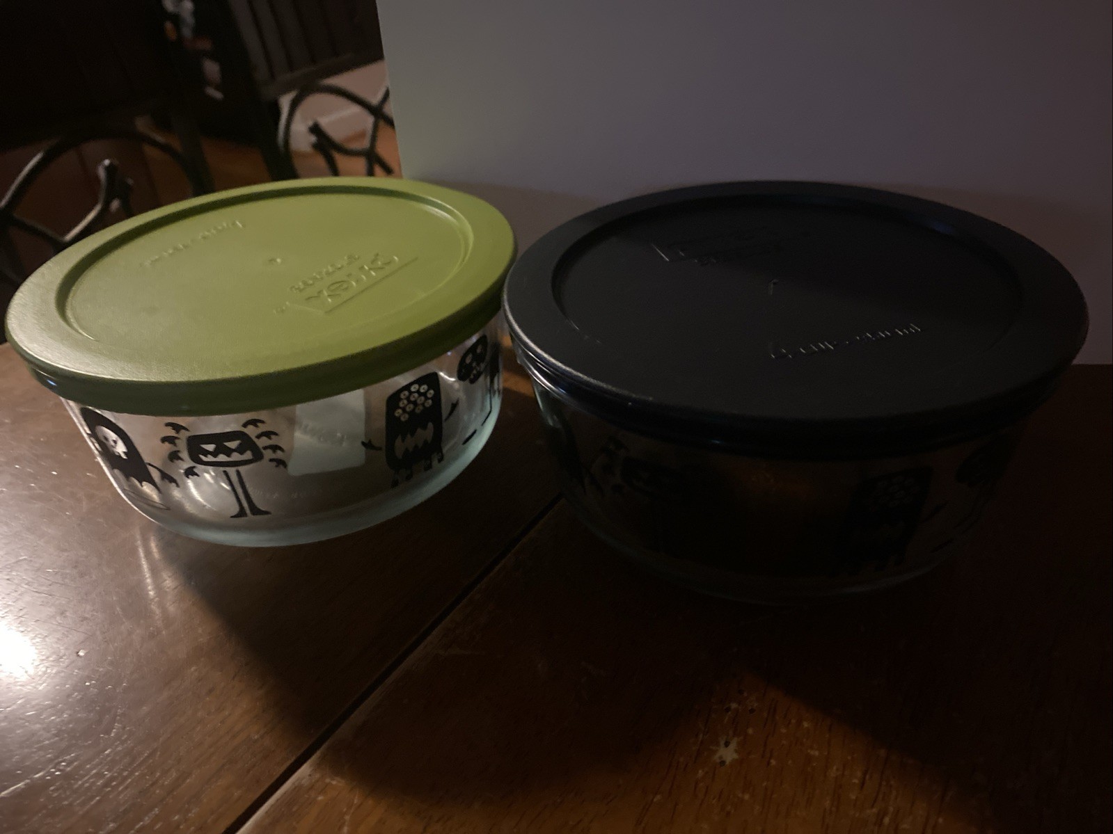 2 PYREX Monsters Glass 4 Cup Storage Bow (1 Green Lid, 1 Black Lid)
