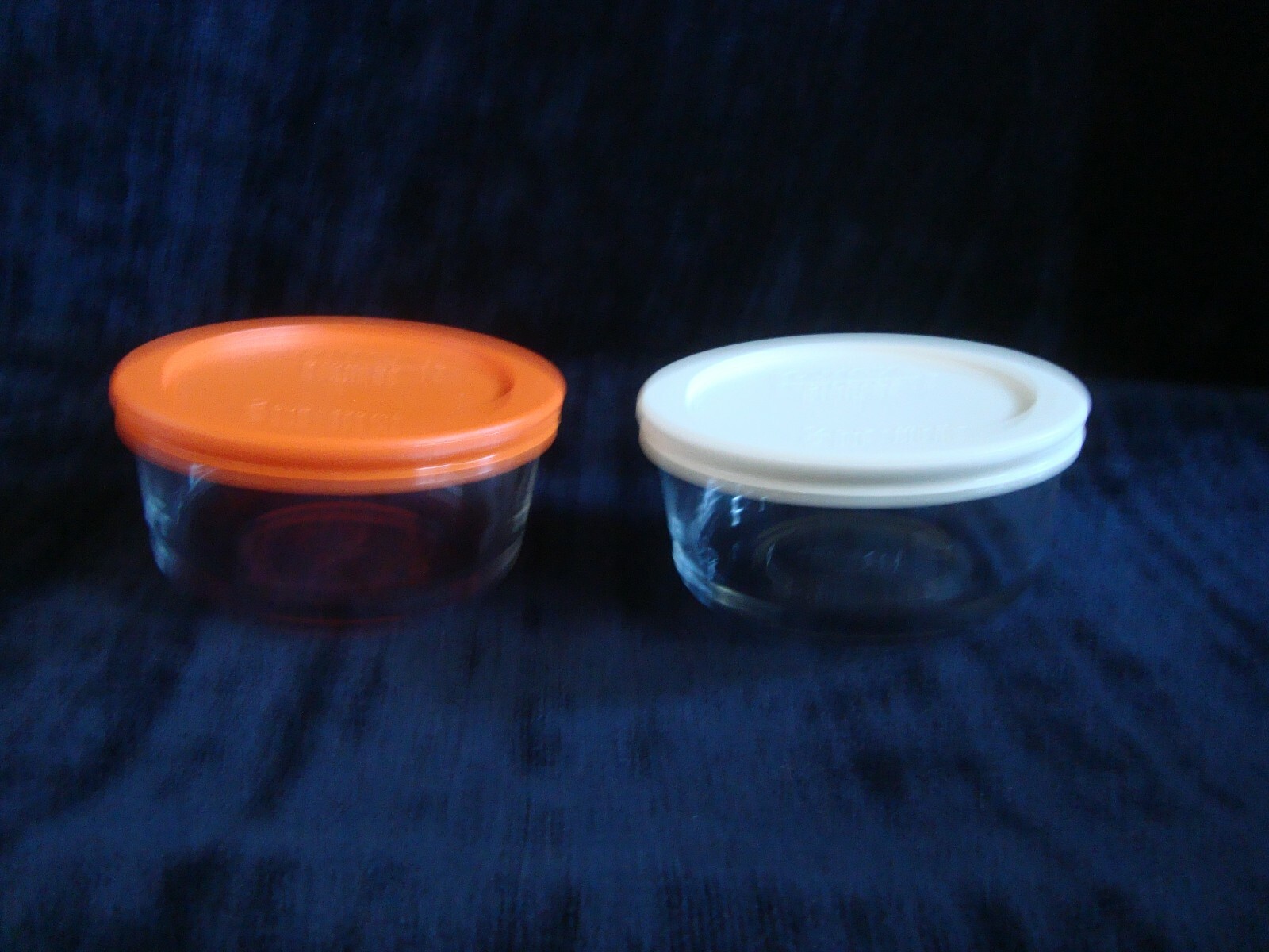 Two 2 cup 470ml PYREX Storage Bowls w/Lids Item# 7200A