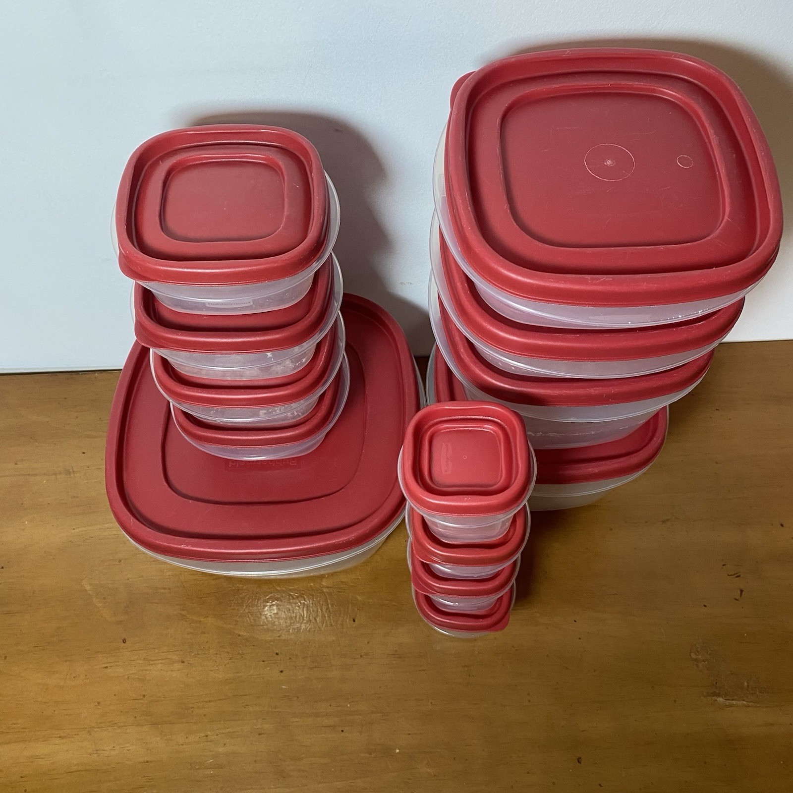 Rubbermaid 26 Piece Easy Find Lids Plastic Food Storage Container Set Lot Red