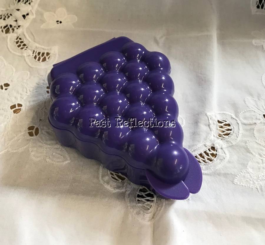 TUPPERWARE GRAPE FRUIT LOCKER KEEPER FORGET ME NOT PURPLE