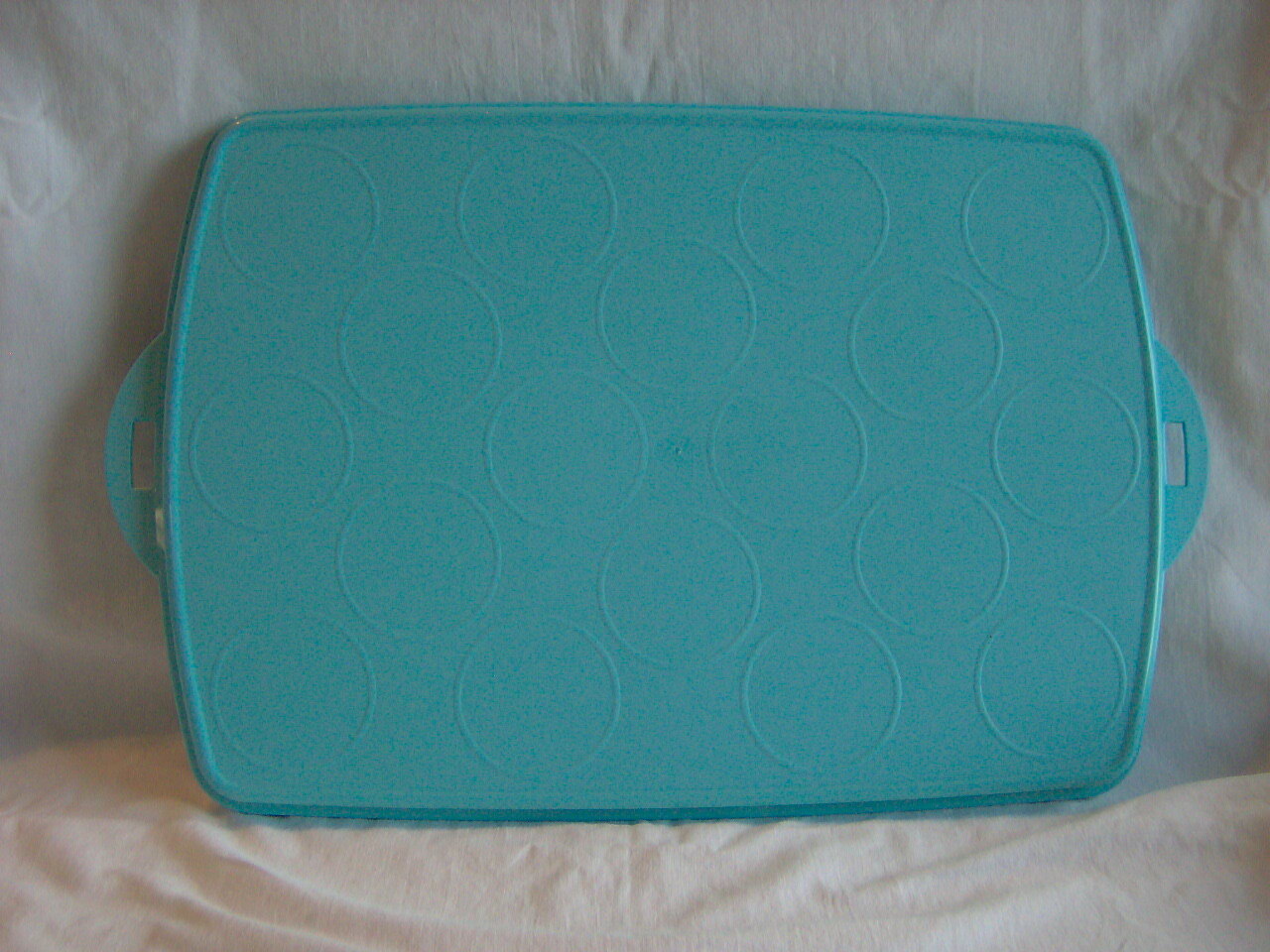 TUPPERWARE RECTANGLE CAKE CUPCAKE TAKER KEEPER SAVER CONTAINER #1361 Lock Handle