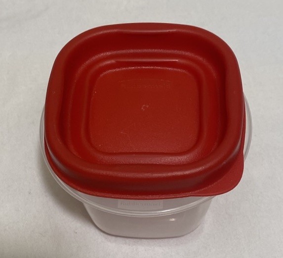 Rubbermaid Storage Container Square 4 oz Easy Find Red Lids-Clear #7J53 37 USA