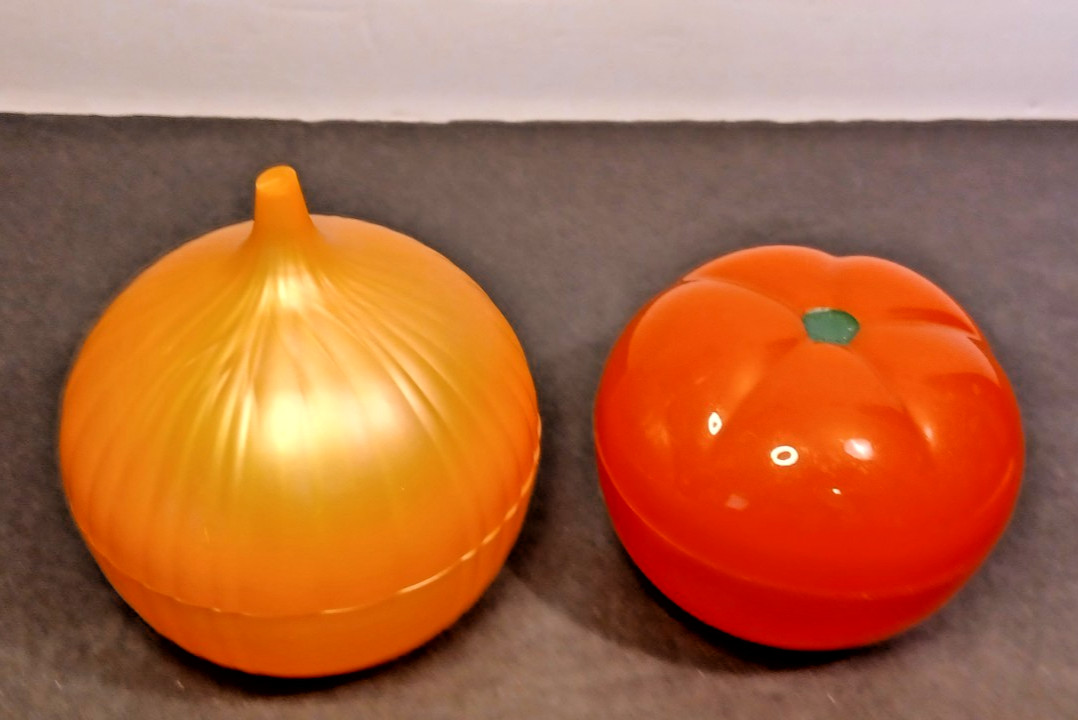 2009 Hutzler Tomato Saver NEW and 2011 Hutzler Onion Keeper Pre-Owned SET OF TWO