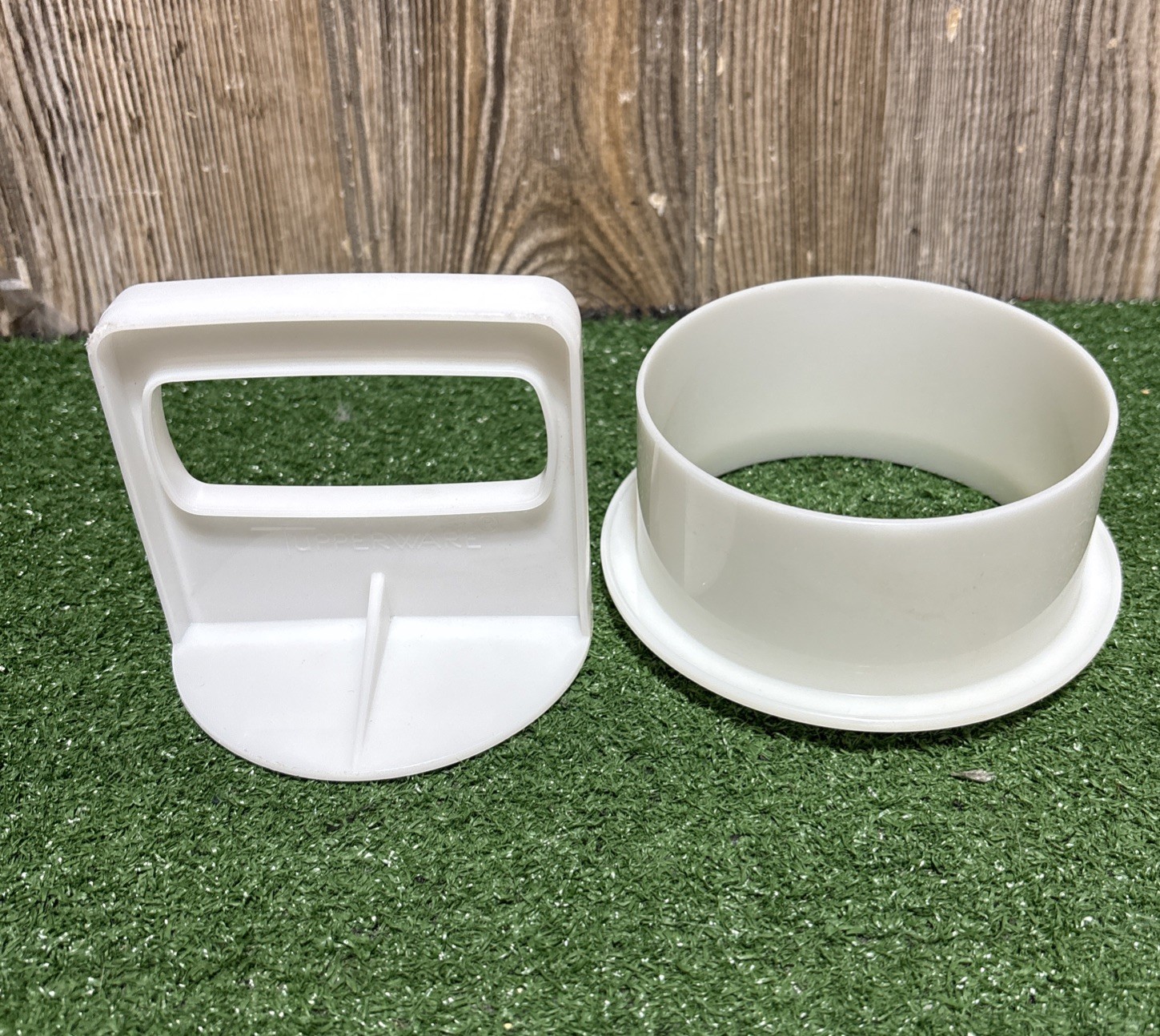Vintage Tupperware Set of 8 Hamburger Keepers #882 Patty Press, Ring & Lid 4″