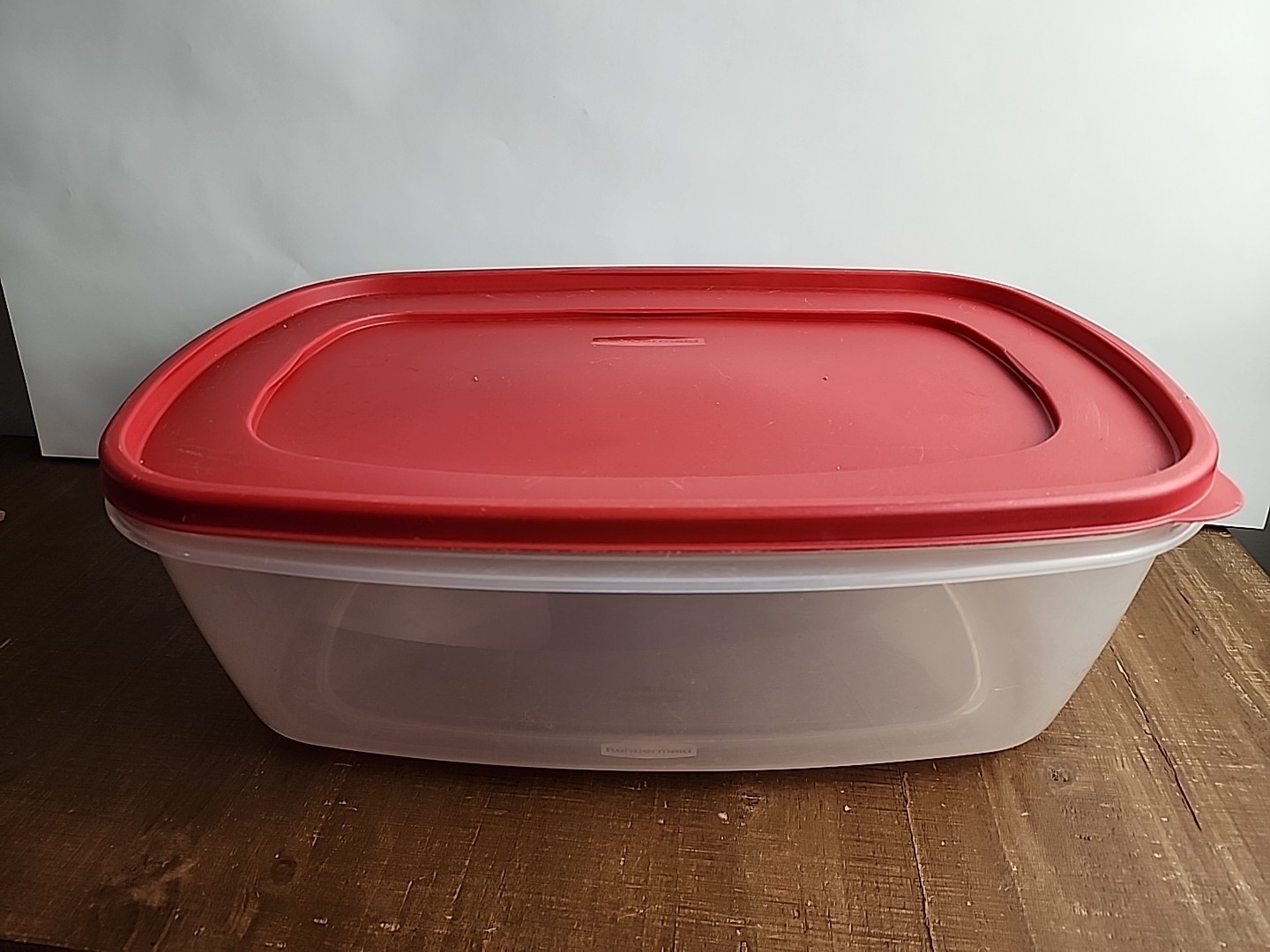 Large Rubbermaid Clear Food Storage Container 40 Cup Red Lid 17 x 11 x 5.5″