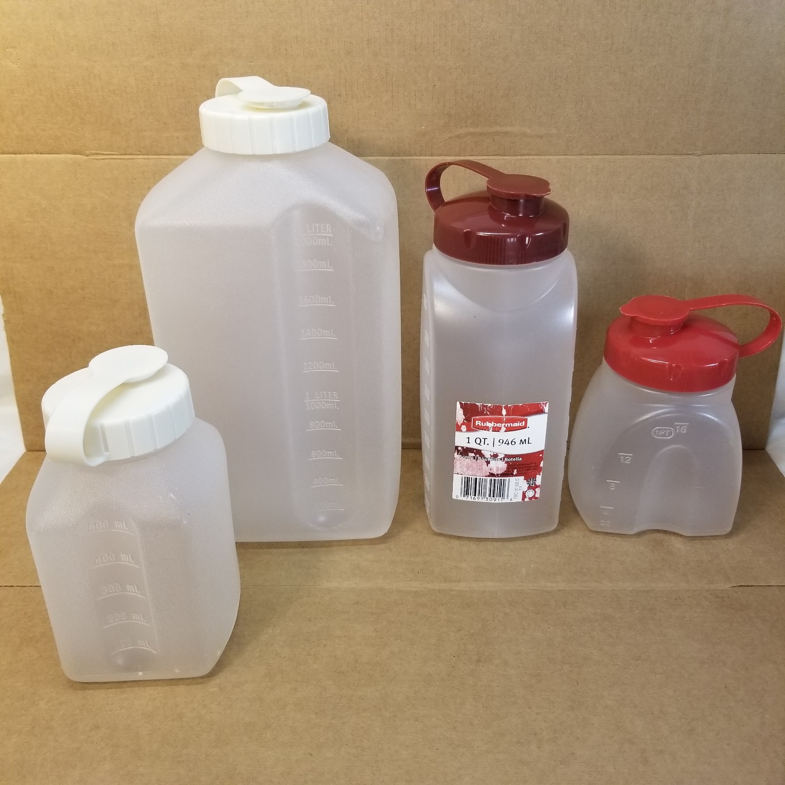 Rubbermaid Lot Of 4 Bottles Containers with screw/snap lids READ for Sizes EUC
