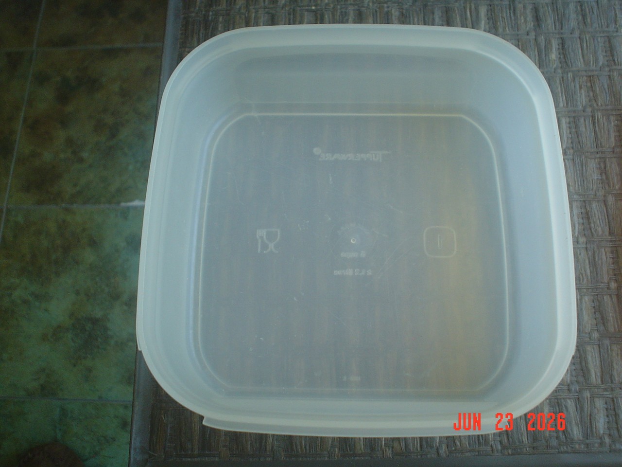 VINTAGE 5 CUP TUPPERWARE CONTAINER WITH 1983 LID – 1619 & 1623 – GREAT SHAPE