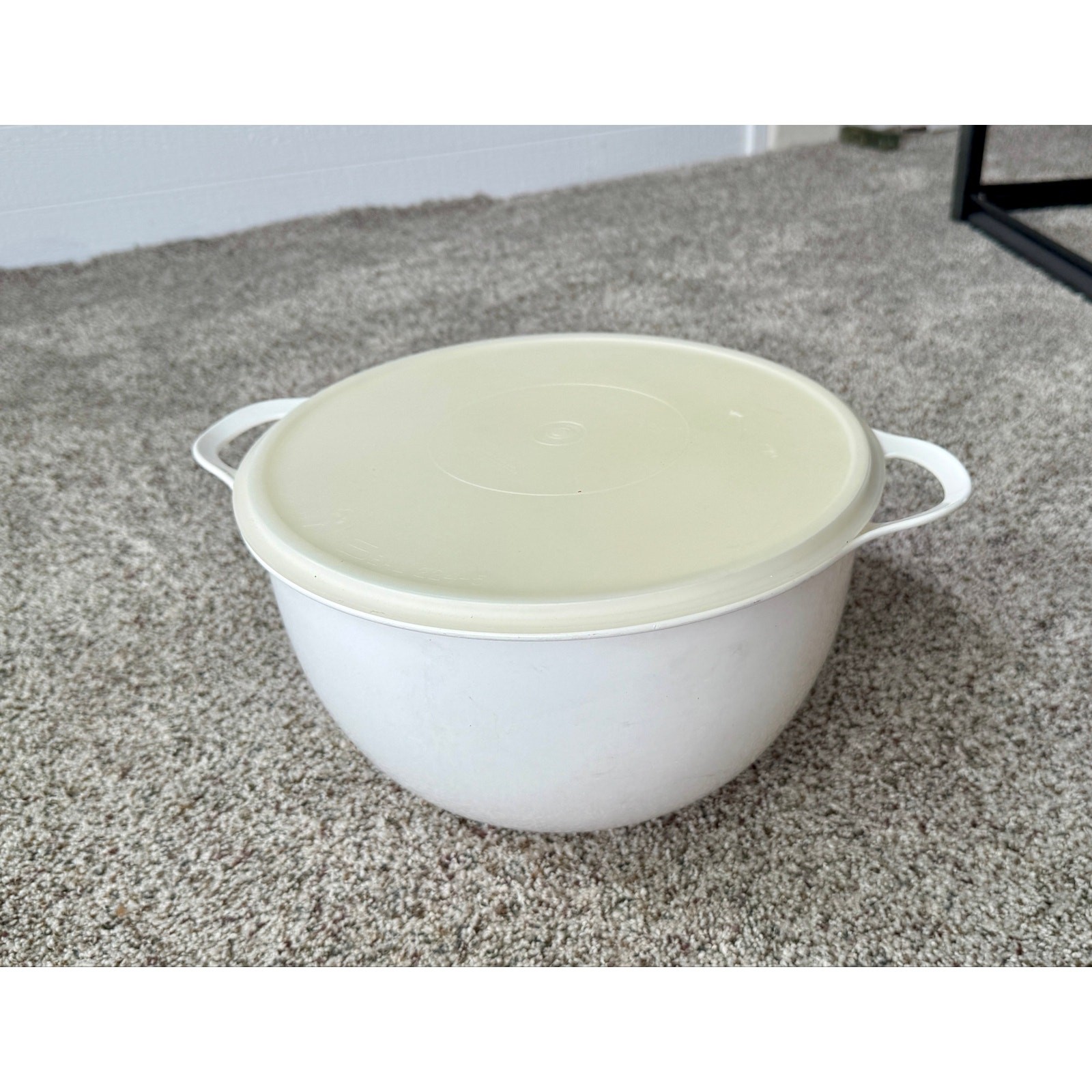 Vintage Tupperware Mixing Bowl & Cake Carrier Lot – 3 Pieces with Lids