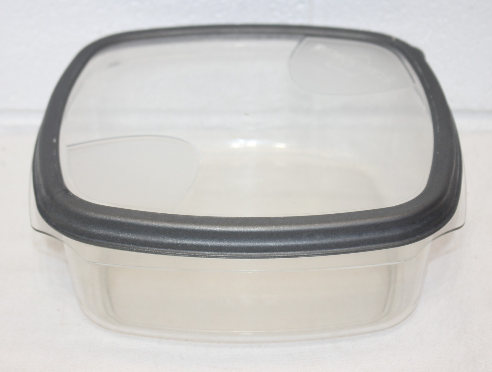 GENUINE Rubbermaid Stain Shield Square Container 10.6 Cups 2.6 Quart w/ Lid EUC!