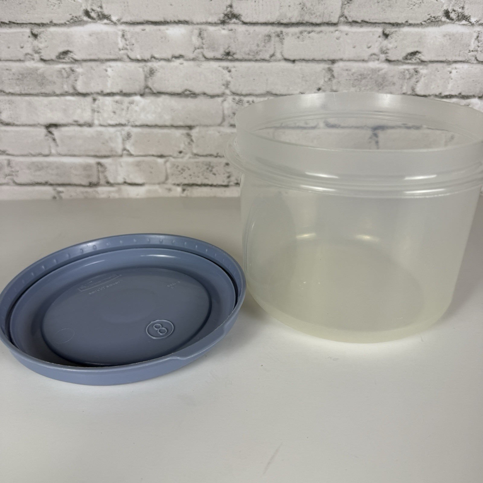 Vintage Rubbermaid Servin’ Saver #8 Round 6 Cup Container Country Blue Lid
