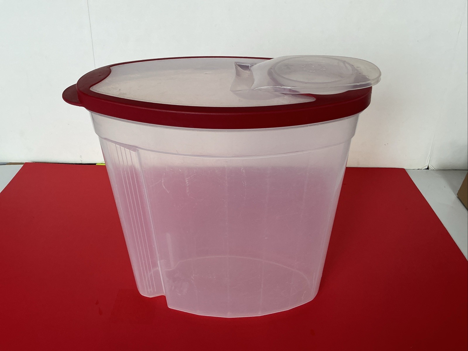 Rubbermaid, 1.5 Gallon, Clear, Cereal Keeper, With Red Lid 24 Cups