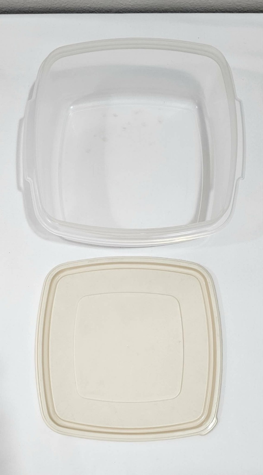 Vintage Rubbermaid Servin Saver 2 #4- 19 Cup AND 1 #3 -10 Cup Almond Lid USA