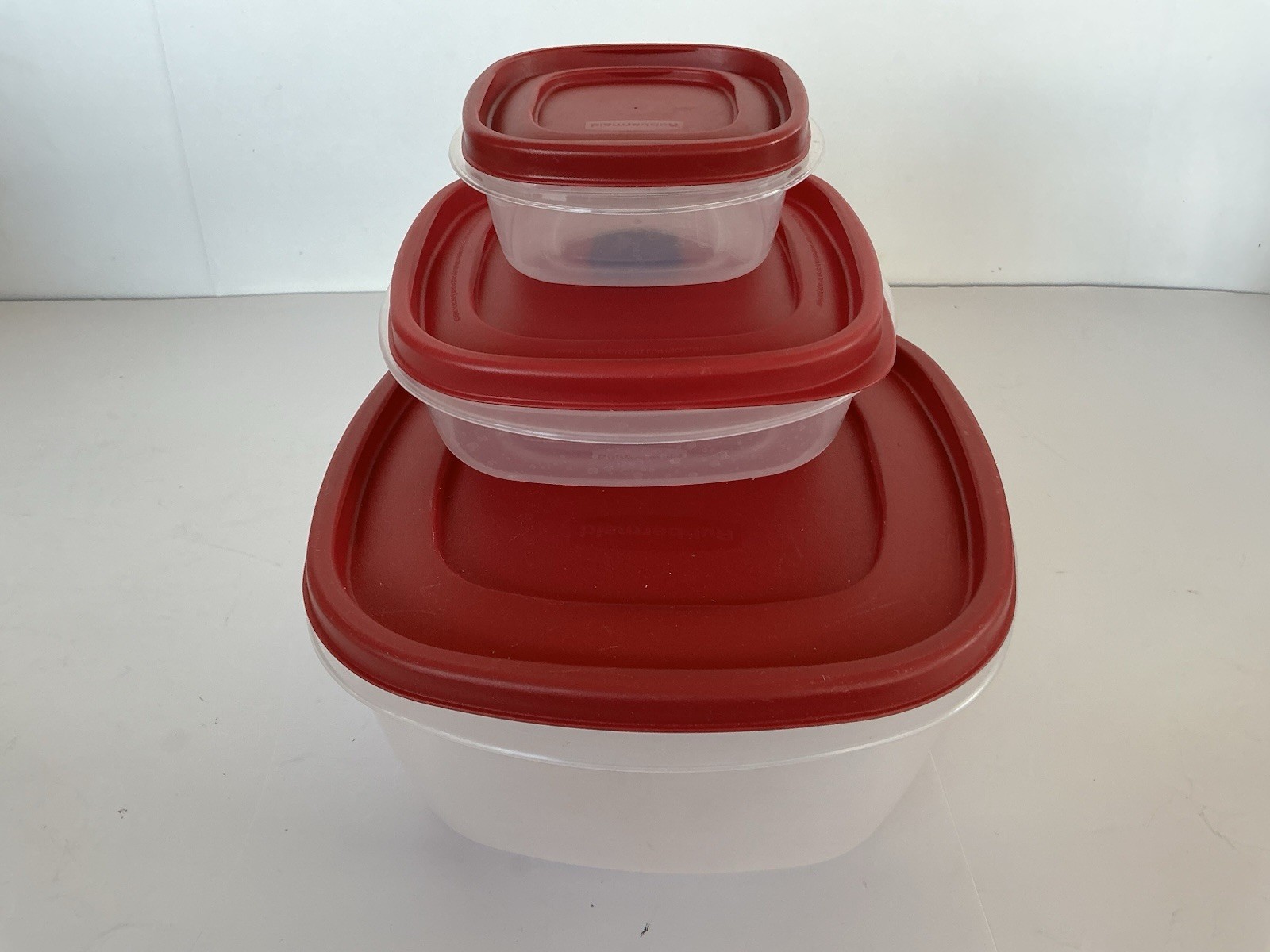 Rubbermaid Servin’ Saver Containers (3) Square w/ Red Lids 14-3-1.25 Cups