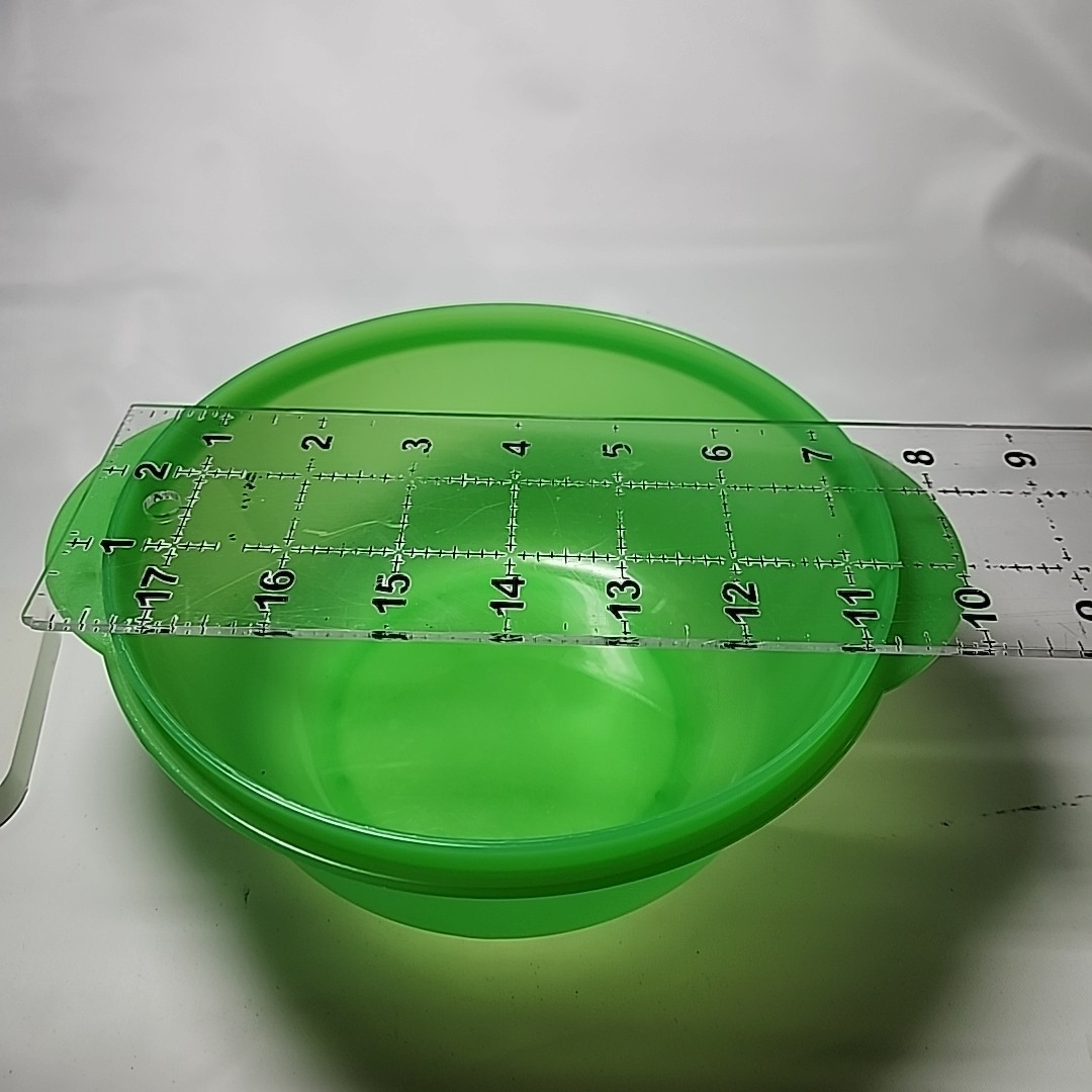 Tupperware Crystalwave Microwave Reheatable Bowl&Seal/Lid Green 6.25cups 1.5L