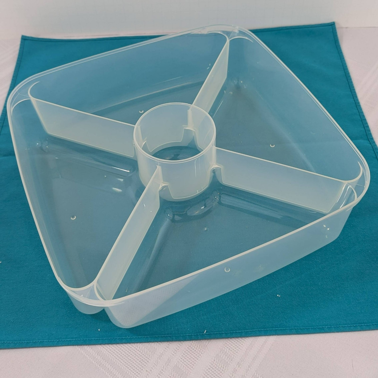 Lock & Lock Compartmented Food Storage Container – 6.9 Quart HPL-893