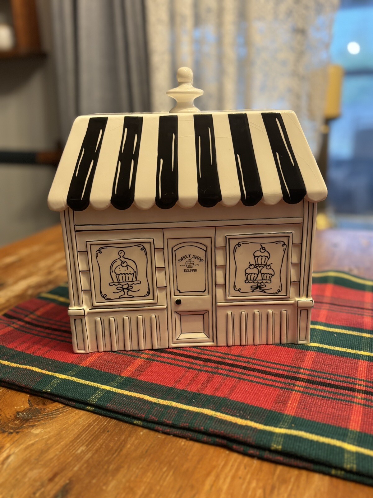 Bath & Body Works 2014 Sweet Shop Cookie Jar Black and White Excellent Condition