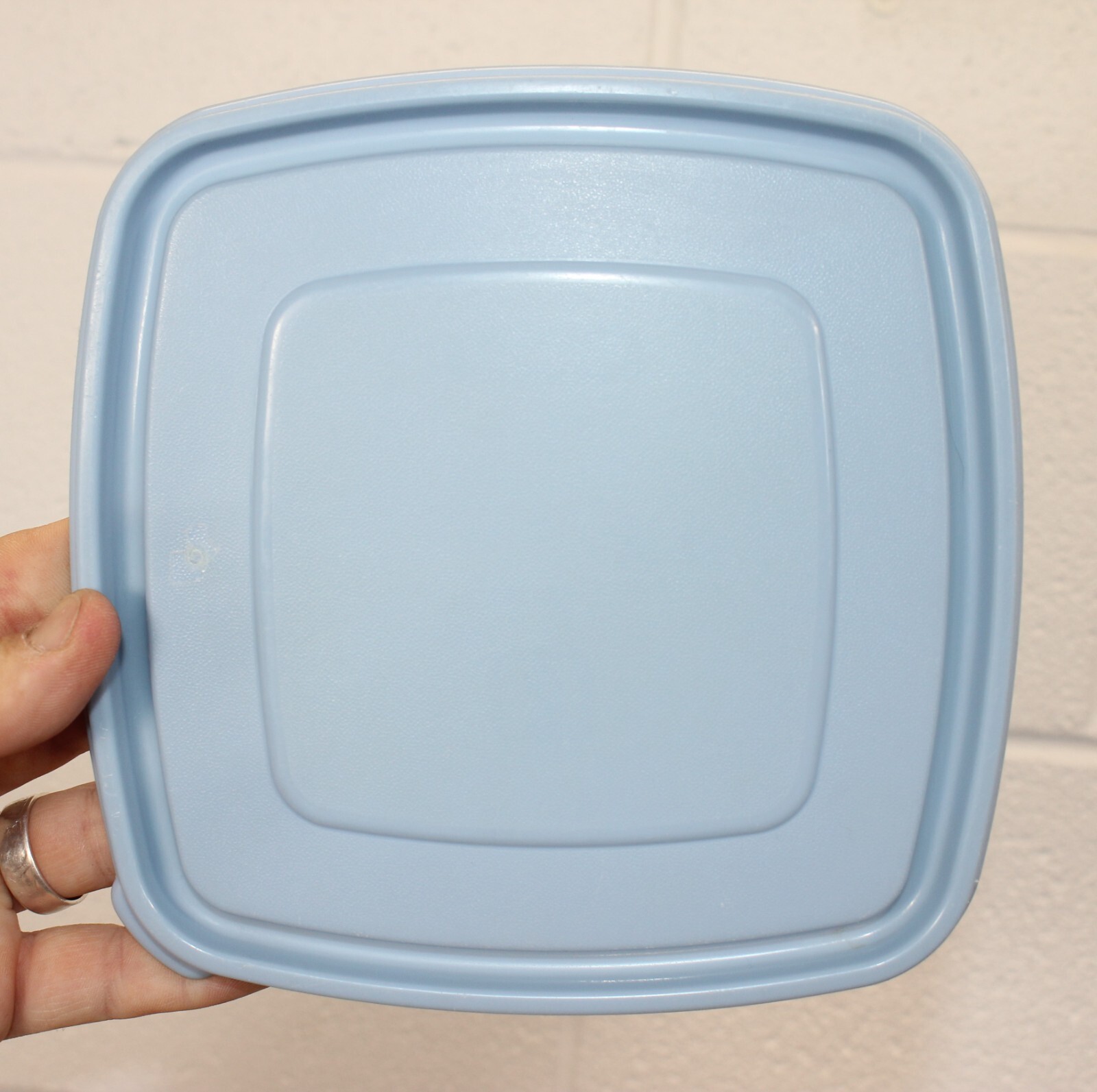 Rubbermaid 8.5″ Servin Saver Square #3 BLUE Replacement Snap Lid Seal 0013 GUC