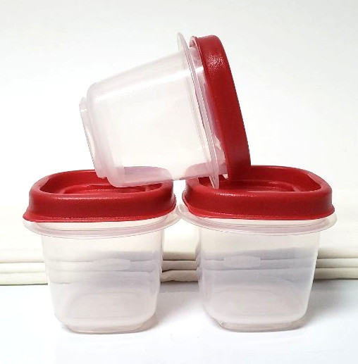 3 RUBBERMAID 4oz Sheer White CONTAINERS #7J53, 3 Red Lids #7J54, Good/IMPERFECT