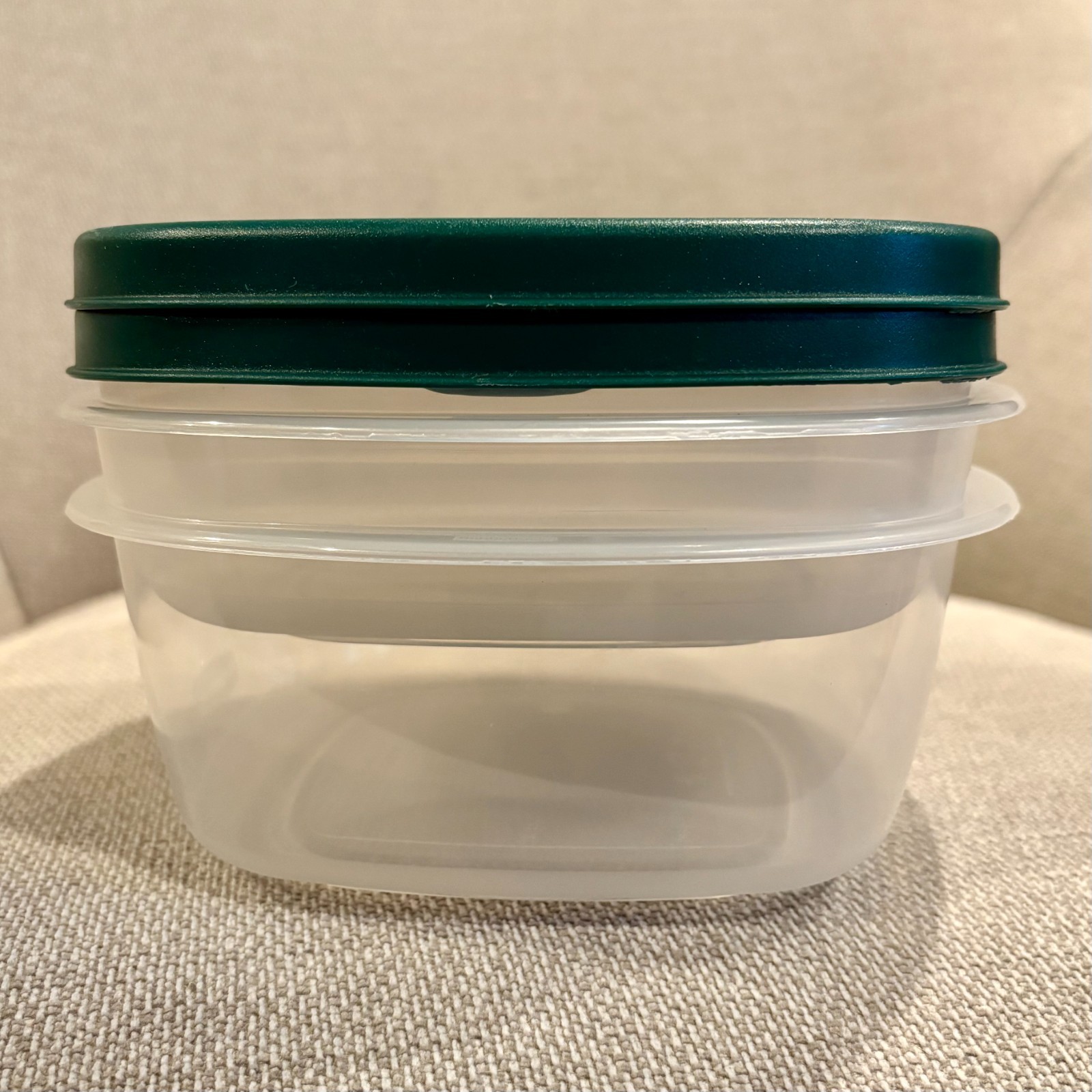 Rubbermaid Set of 2 Servin’ Savers – 3 & 5 cups size – Dark Green Lids