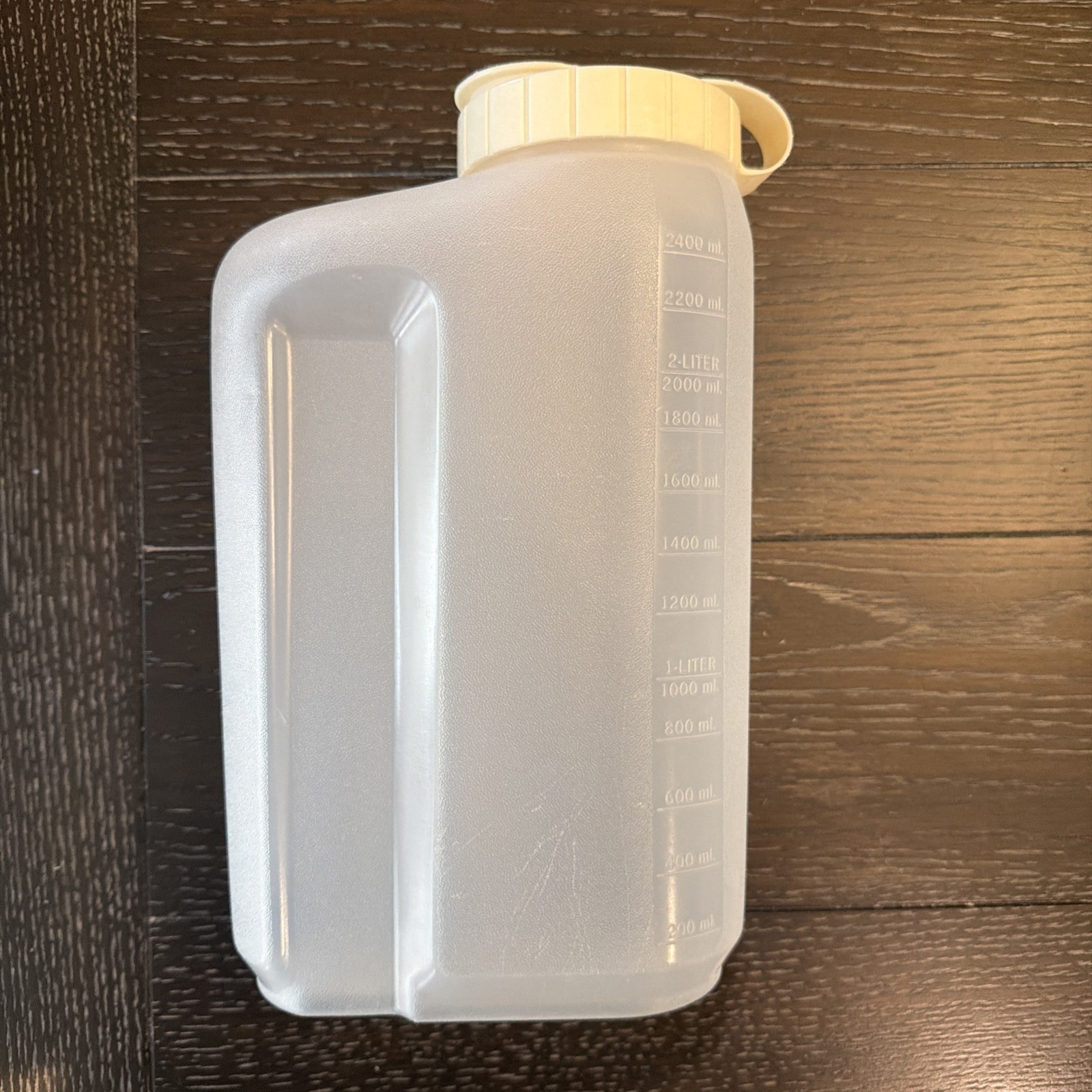 Rubbermaid Servin Saver 2.75 Qt. 88oz Flip Top Drink Container #0459 Vintage