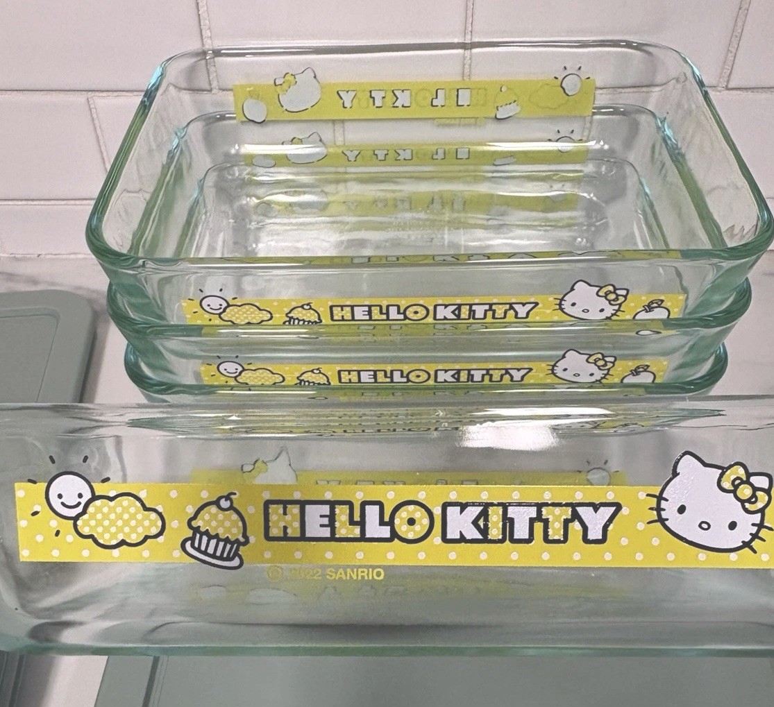 Pyrex 2-cup Rectangle Glass Storage: Hello Kitty®, (with Lids) X 4