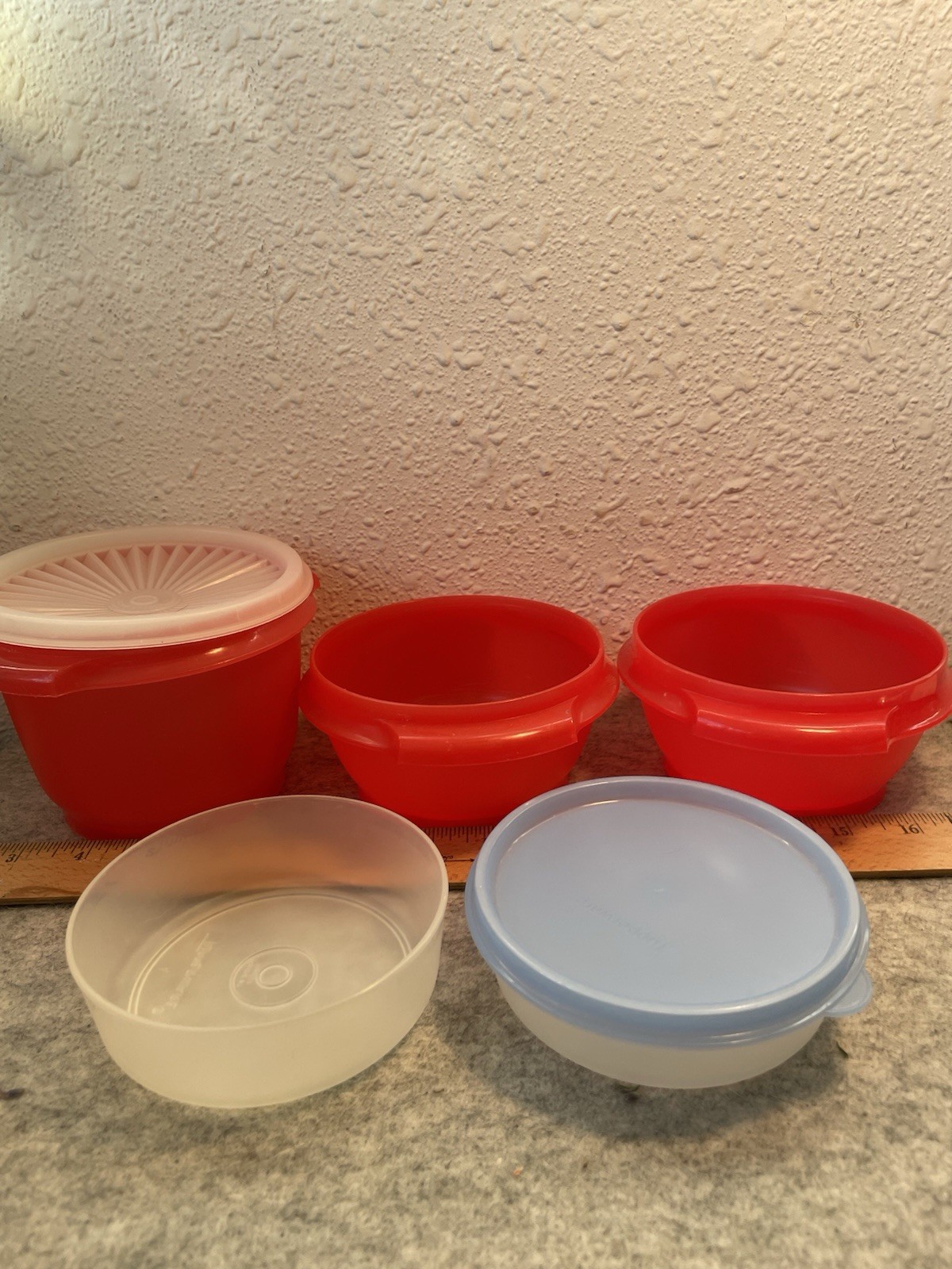 Tupperware Round Plastic Storage Container Set 5pc 1 Cup Snap Lids Red