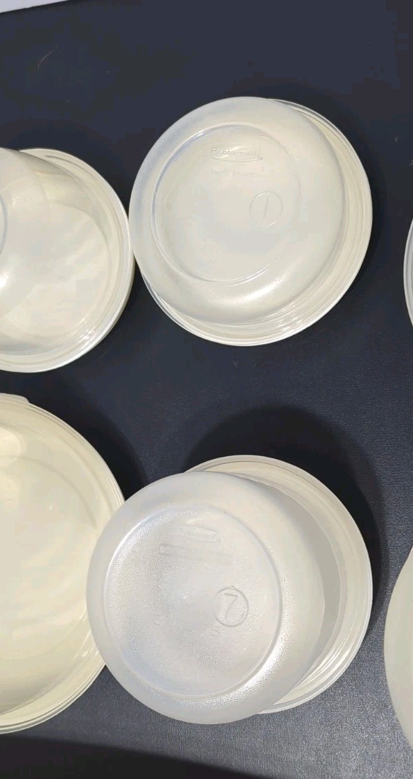 Vintage Rubbermaid Servin’ Saver Containers w/ Almond Lids 16 Pc Set