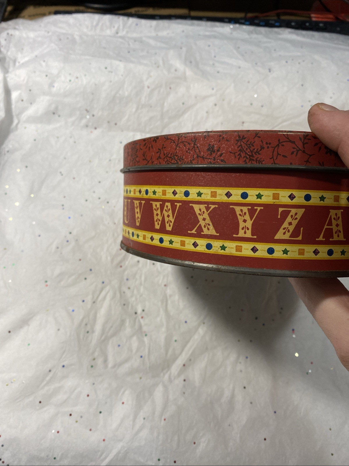 Vintage Christmas Cookie Tins Christmas Around the World (House of Lloyd)