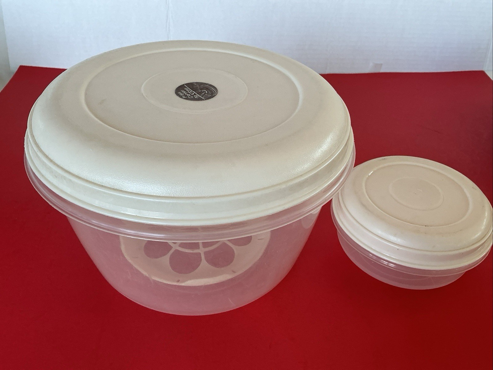 Vtg Rubbermaid Servin’ Saver #4 12 Cup & 14oz Container 0032 Almond Lid Round