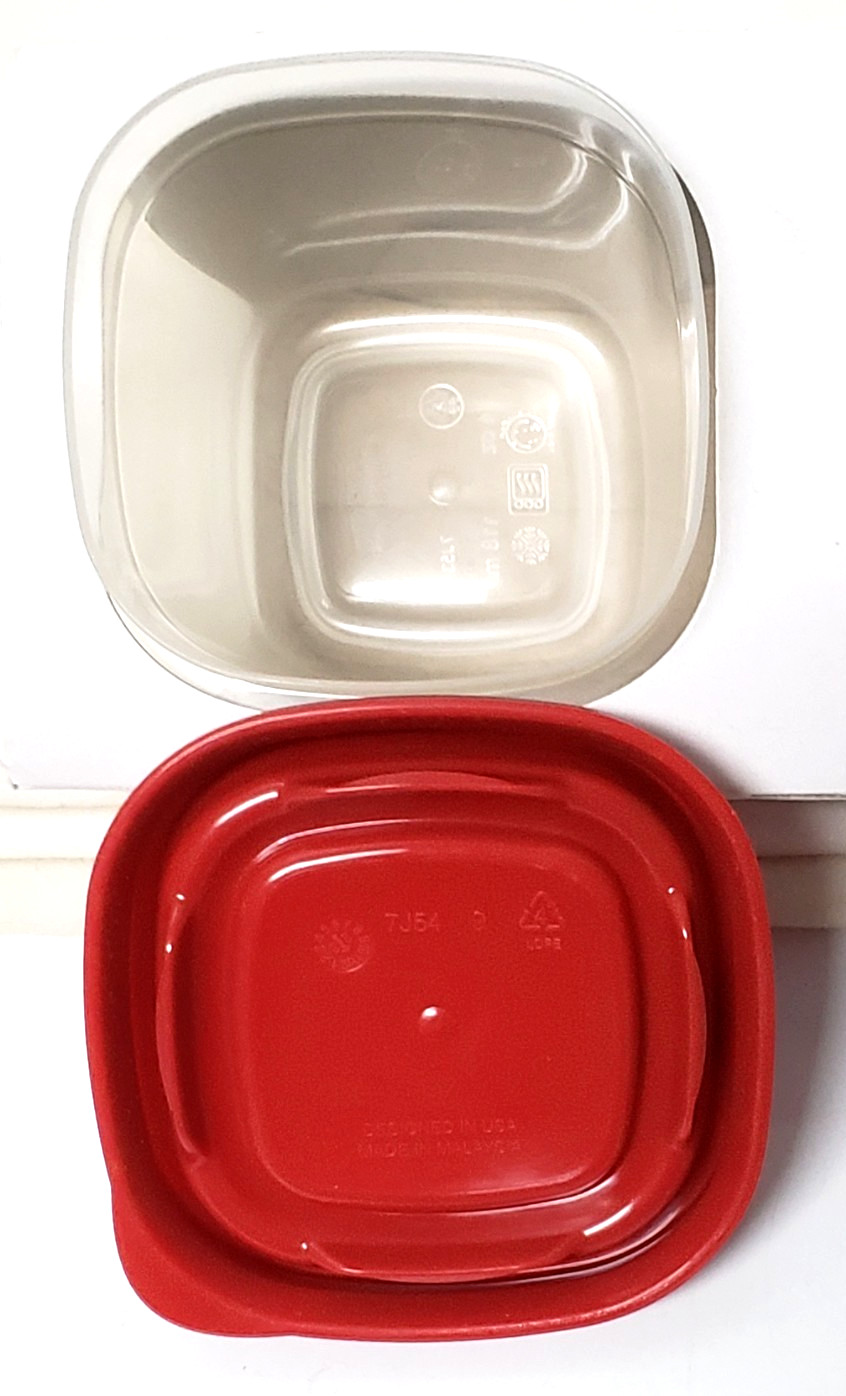 3 RUBBERMAID 4oz Sheer White CONTAINERS #7J53, 3 Red Lids #7J54, Good/IMPERFECT