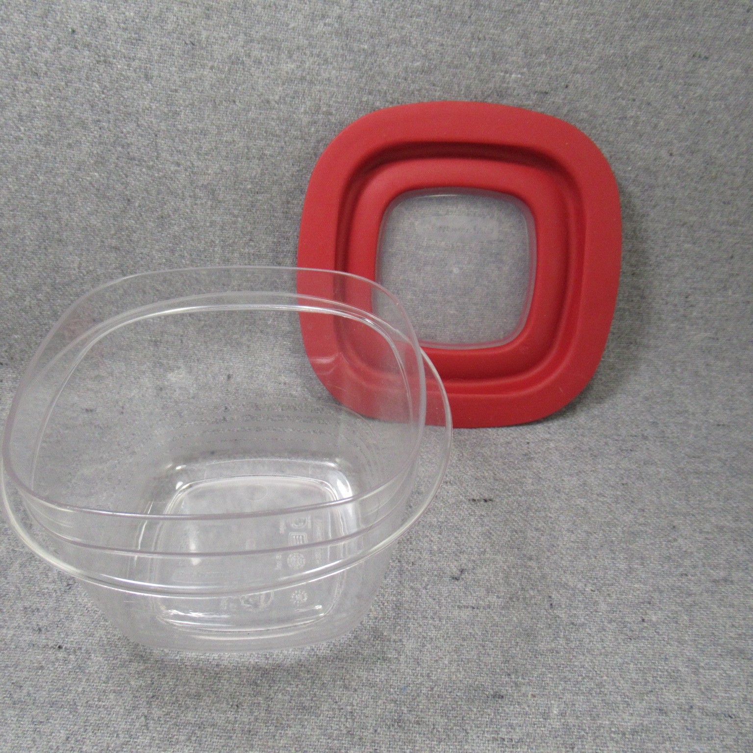 3 Rubbermaid Premier Storage Square Container 3, 2, 1.25 C Stripes Red Lids Lot